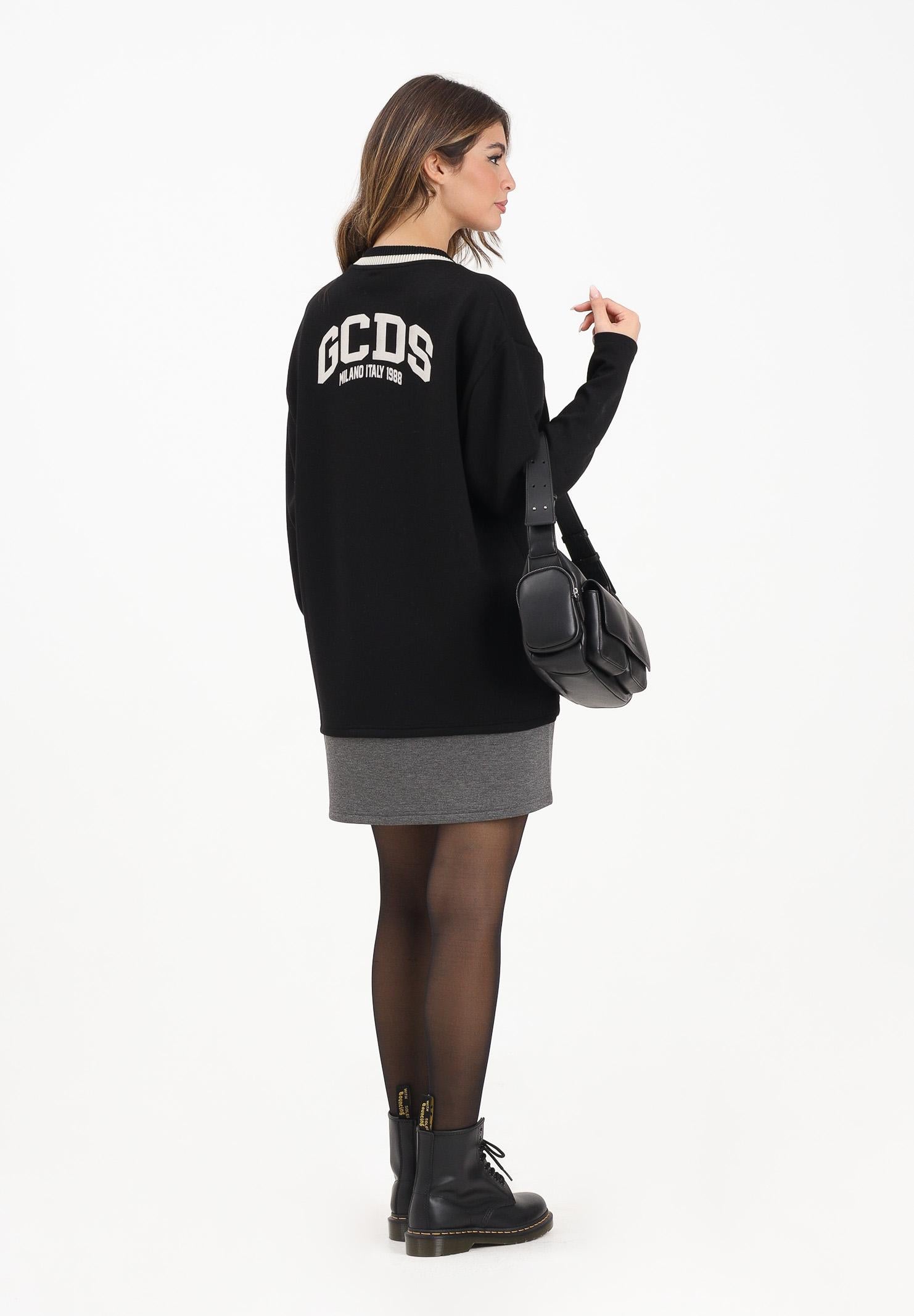 GCDS Abito corto nero da donna con ricamo logo sul retro B2EW1001JJ3 99 GCDS