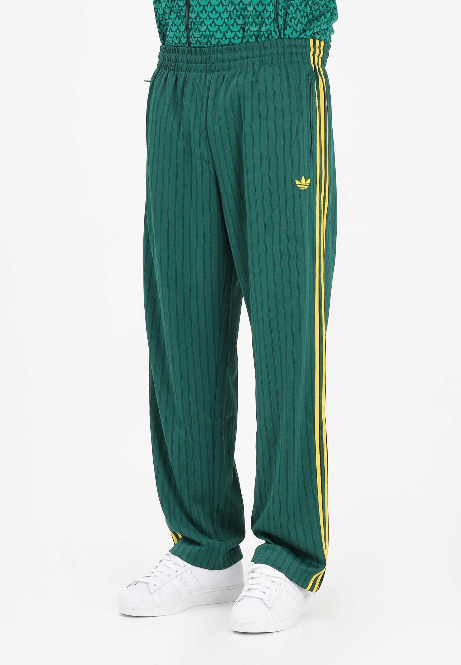 ADIDAS ORIGINALS Pantalone sportivo Firebird Loose Pinstripes verde e giallo da uomo KE3456 . ADIDAS ORIGINALS