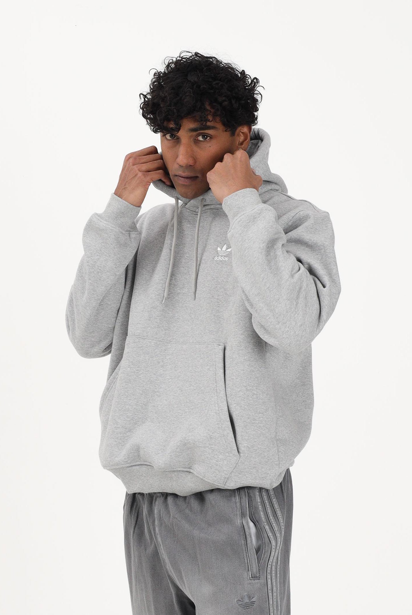 ADIDAS ORIGINALS Felpa con cappuccio Trefoil Essentials Loose grigia da uomo JV6057 . ADIDAS ORIGINALS