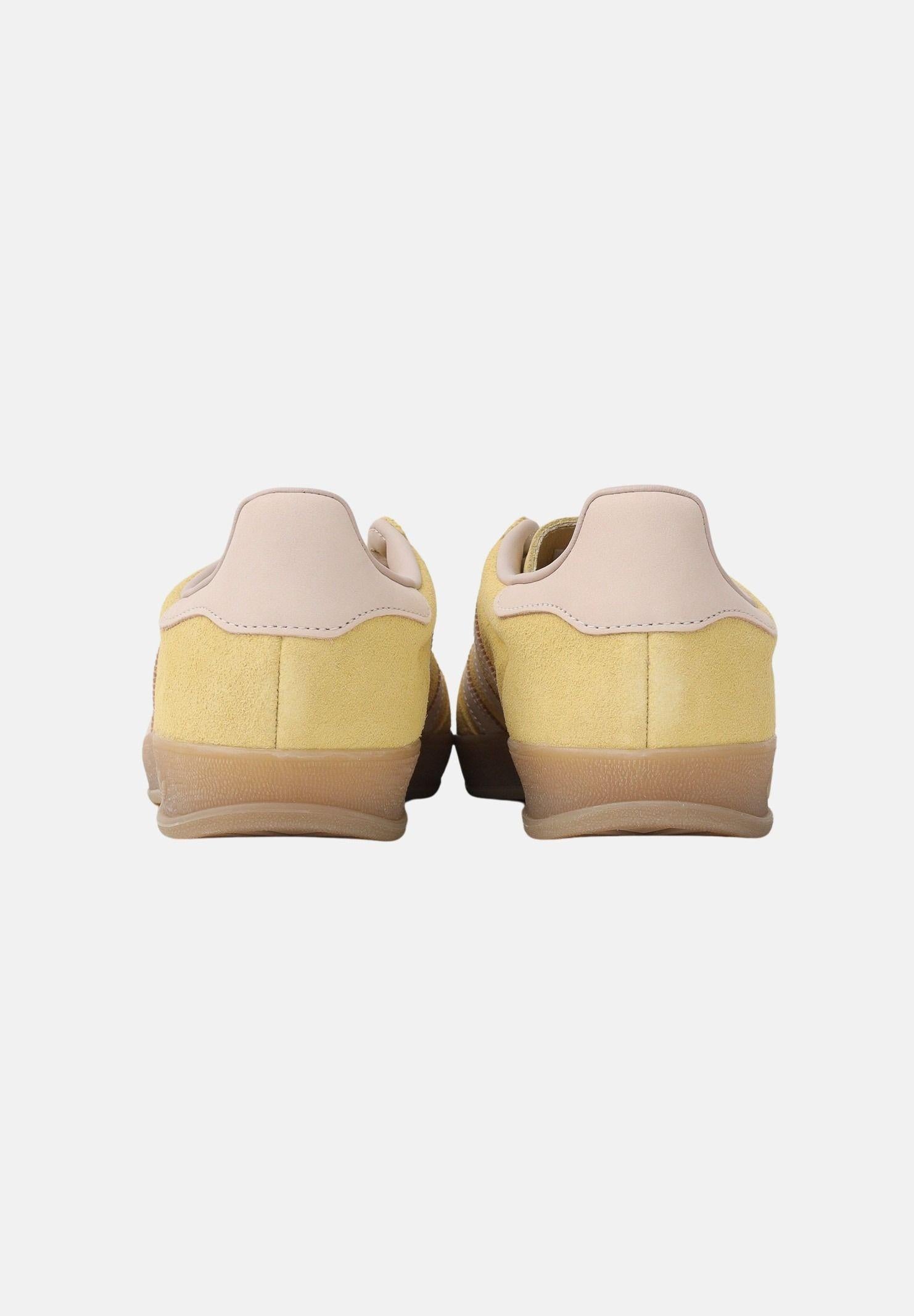 ADIDAS ORIGINALS Sneakers Gazelle Indoor gialle e beige per uomo e donna IH9220 . ADIDAS ORIGINALS
