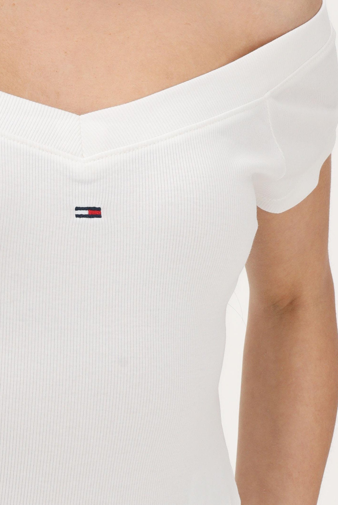 TOMMY JEANS T-shirt a manica corta bianca da donna con scollo a barca DW0DW22265 YBL TOMMY JEANS