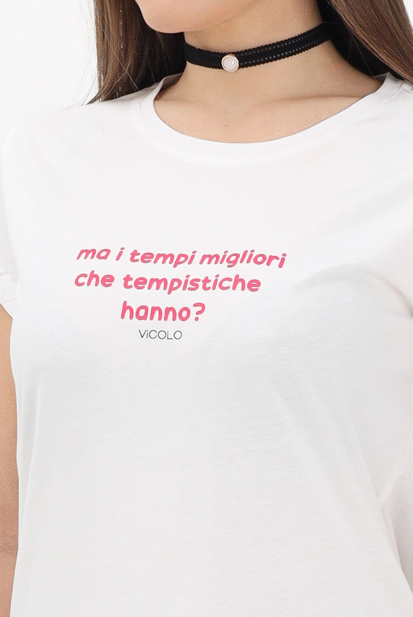 VICOLO T-shirt a manica corta bianca da donna con stampa "Ma i tempi migliori che tempistiche hanno?" RAB0699 02 VICOLO
