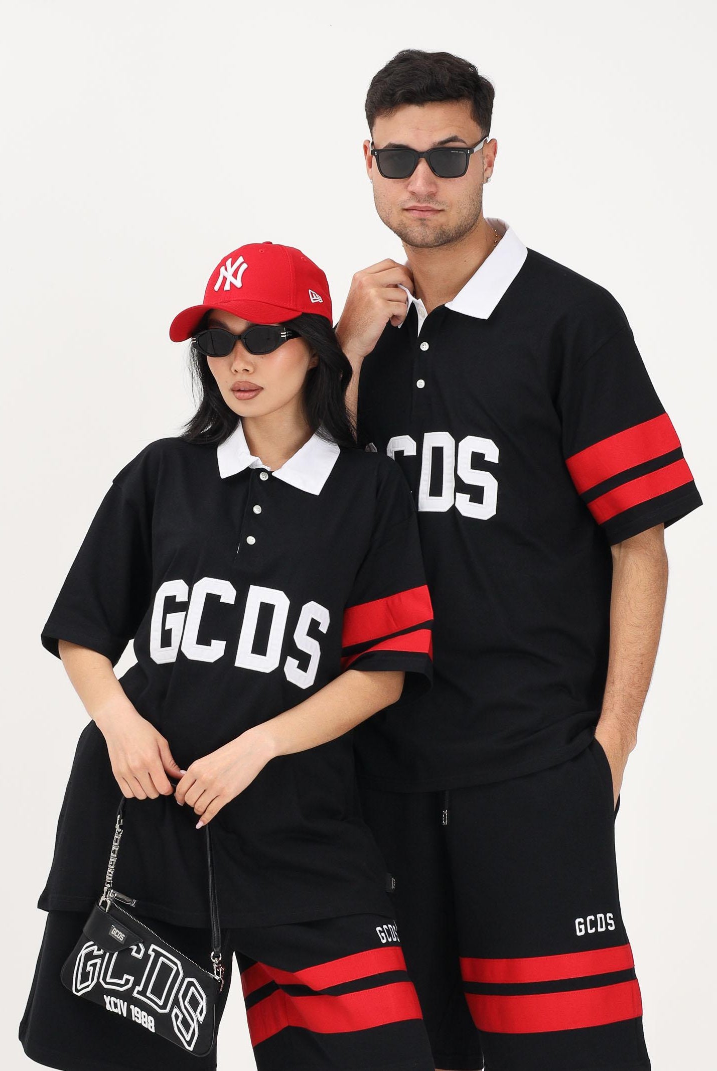 GCDS Polo a manica corta nera per uomo e donna con logo Z0MLQD107J101 999R GCDS