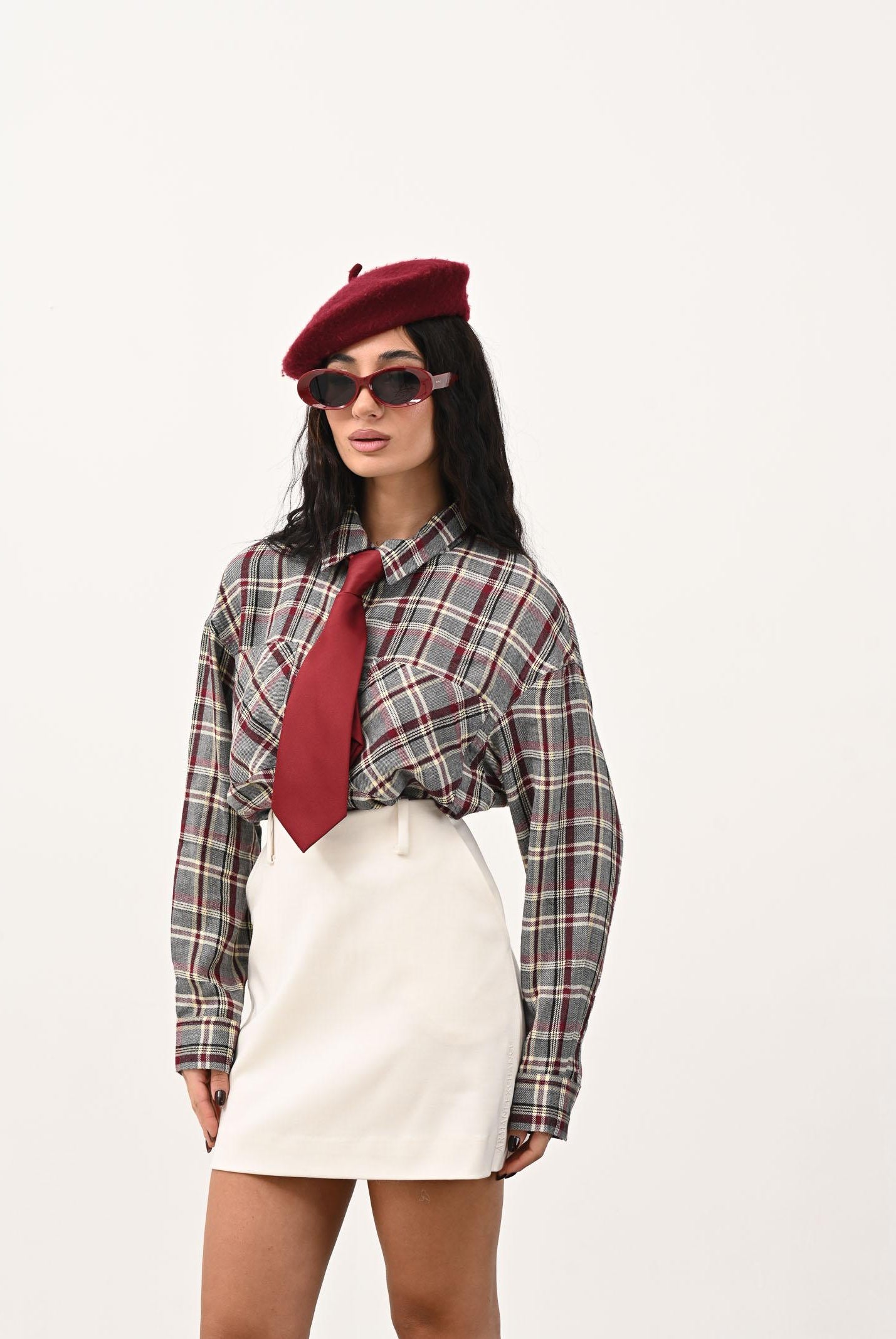 ONLY Camicia a manica lunga da donna con fantasia a quadri nei toni del grigio, bordeaux e panna 15351443 Gargoyle ONLY