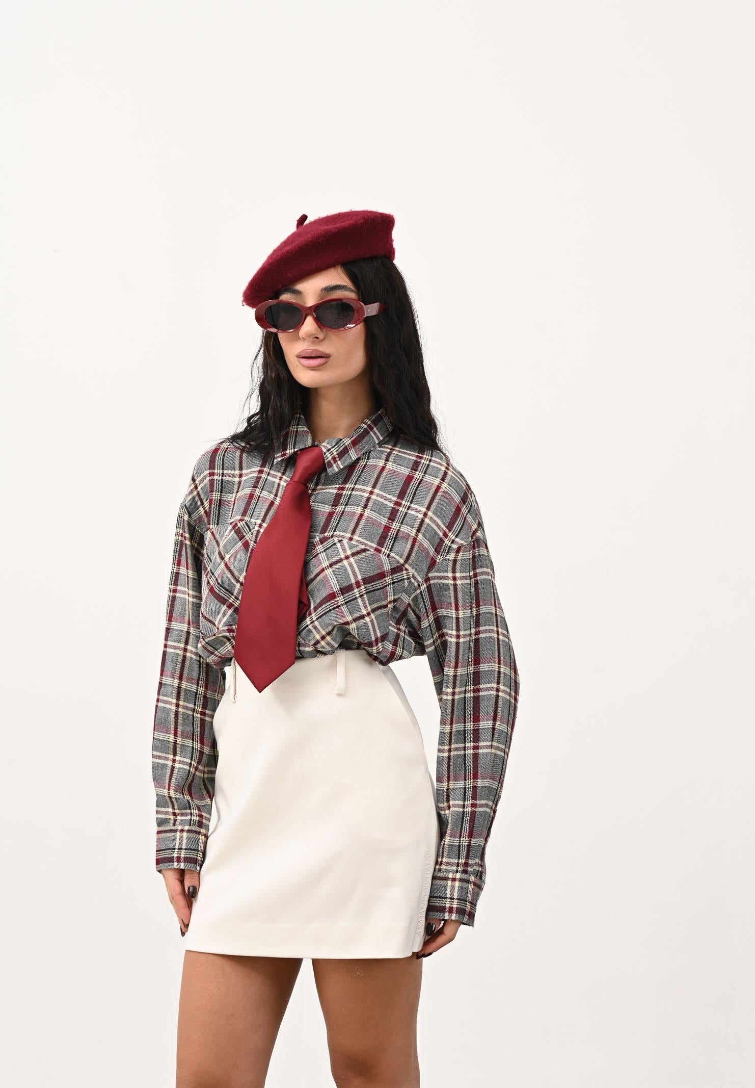 ONLY Camicia a manica lunga da donna con fantasia a quadri nei toni del grigio, bordeaux e panna 15351443 Gargoyle ONLY