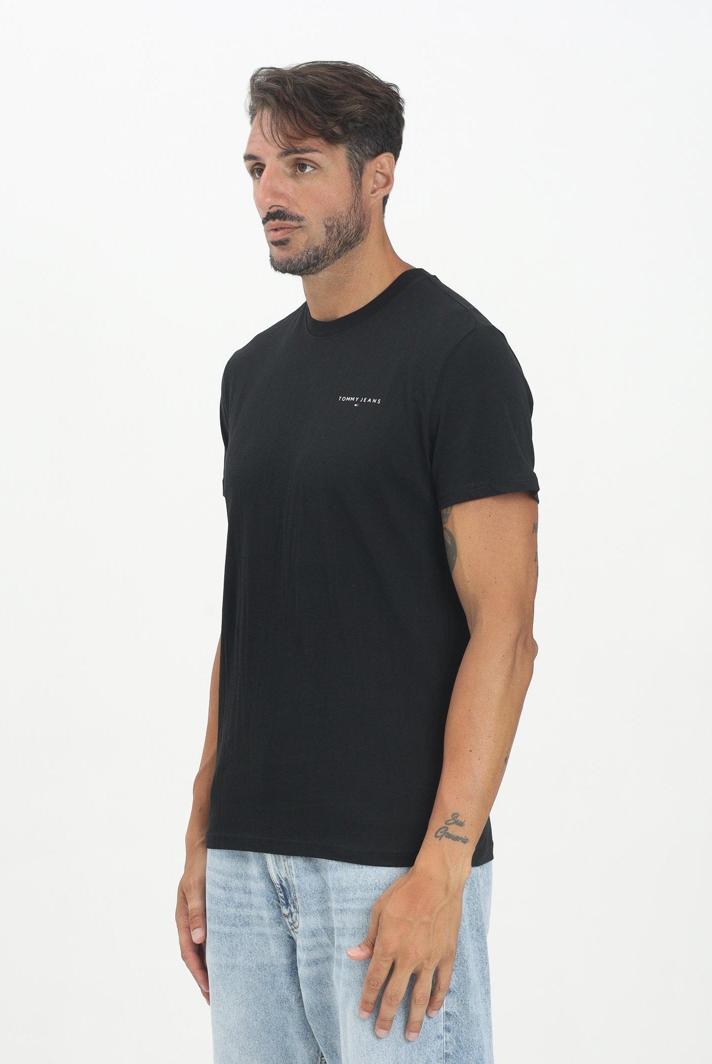 TOMMY JEANS T-shirt a manica corta nera da uomo con logo DM0DM21780BDS TOMMY JEANS