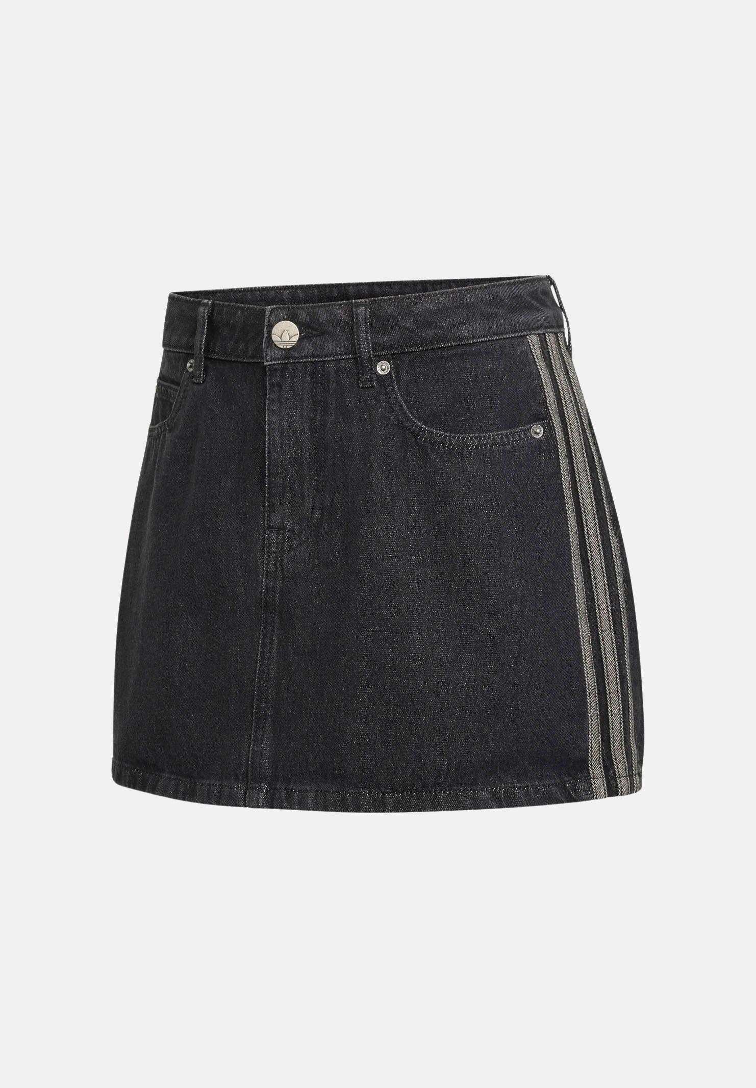 ADIDAS ORIGINALS gonna corta Mid Rise Denim Skirt True Black Denim nera donna KQ6485 . ADIDAS ORIGINALS
