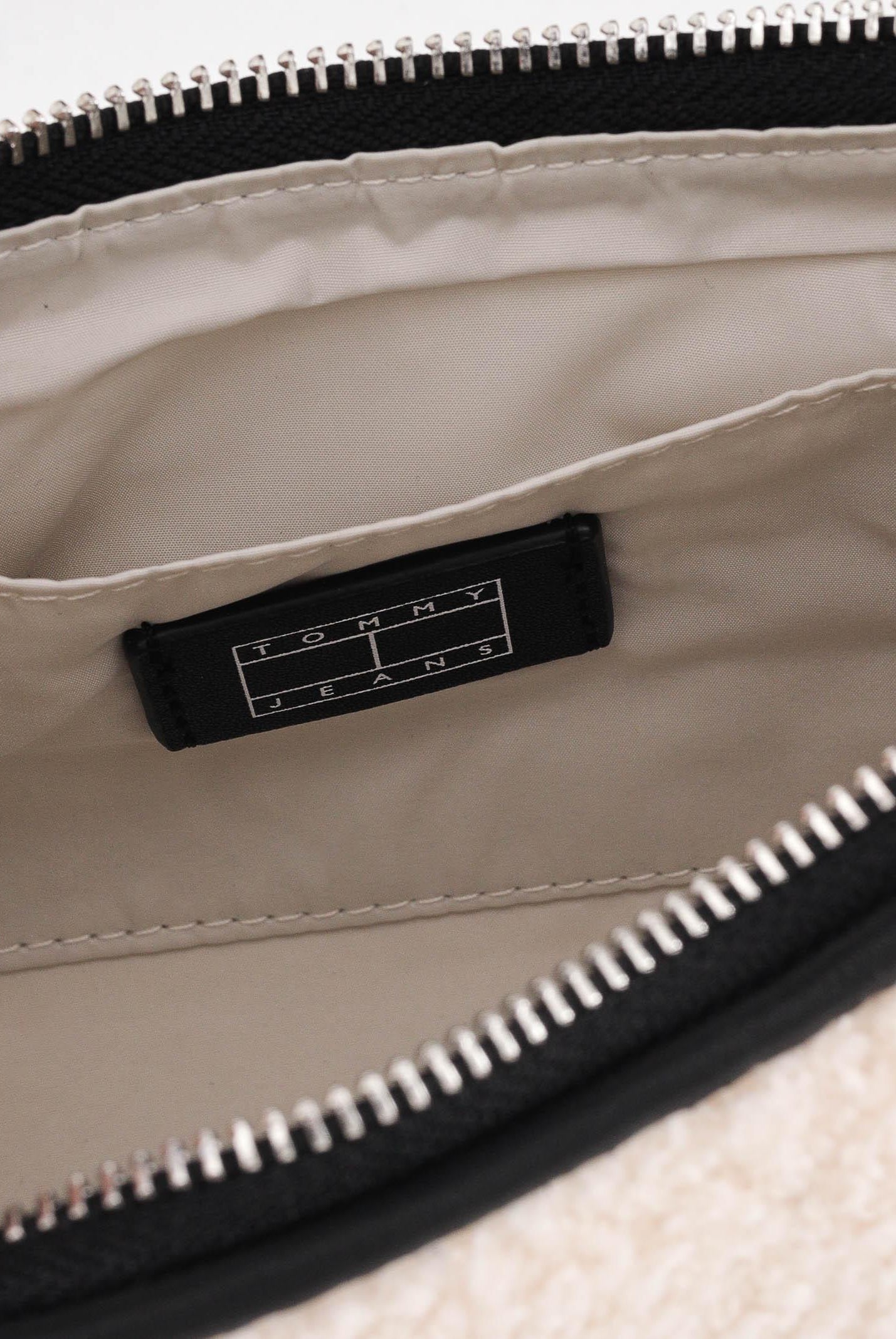 TOMMY JEANS Borsa a spalla panna da donna in tessuto effetto shearling AW0AW18011 YBH TOMMY JEANS