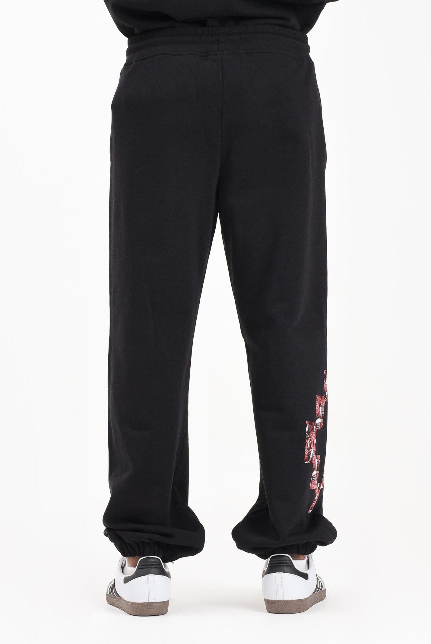 MARCELO BURLON COUNTY OF MILAN Pantalone sportivo nero da uomo con stampa F5CAMAFP036 110 MARCELO BURLON COUNTY OF MILAN
