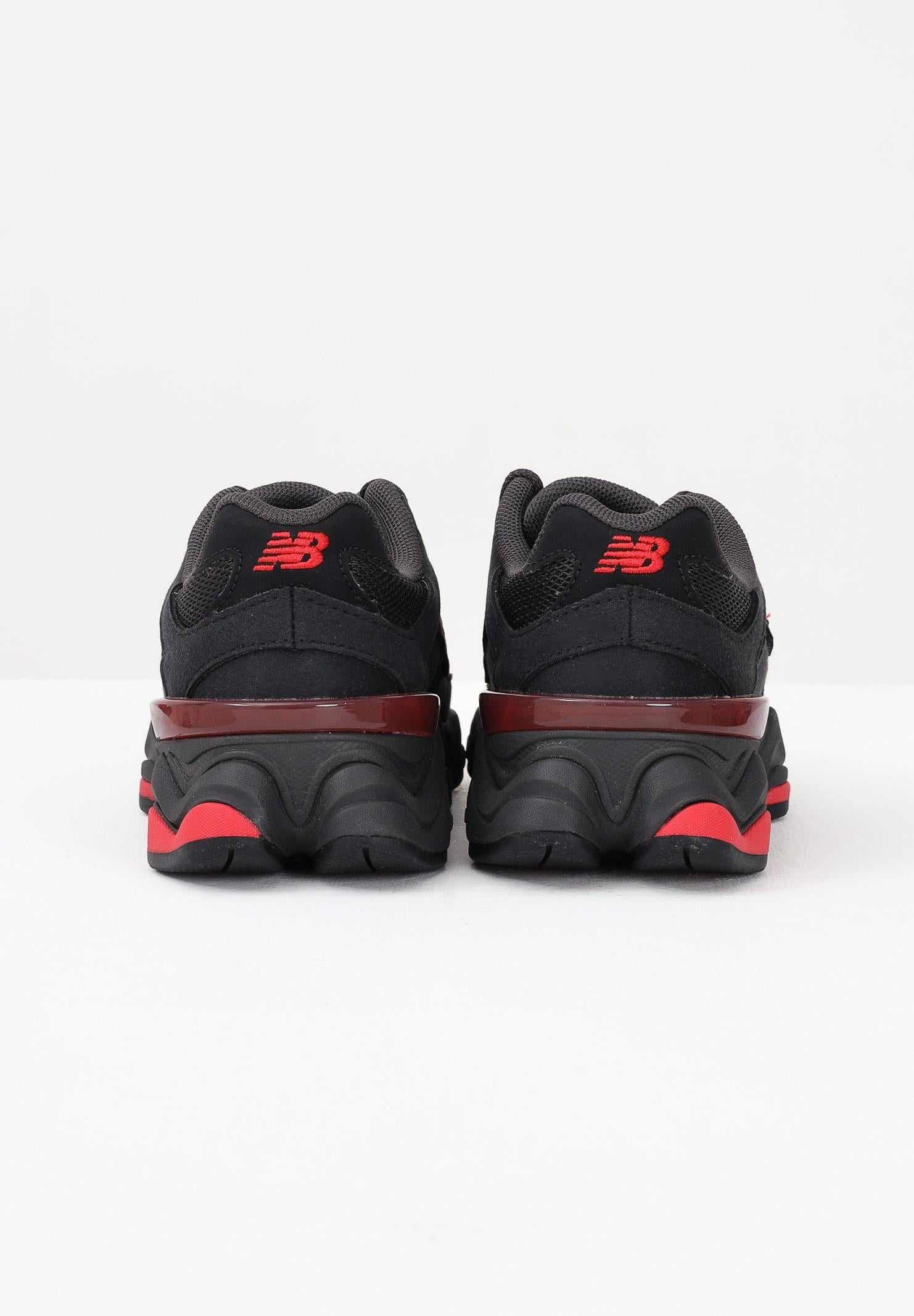 NEW BALANCE Sneakers 9060 Lace nere e rosse per bambino e bambina PC9060JR . NEW BALANCE