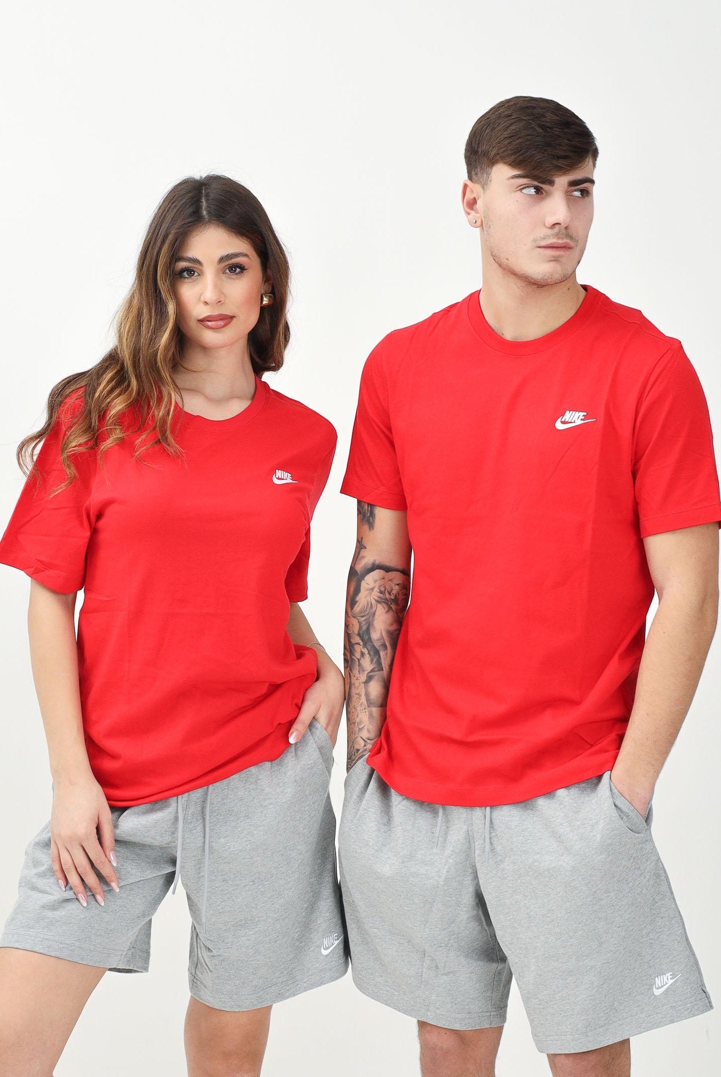 NIKE T-shirt a manica corta Nike Sportswear Club rossa per uomo e donna AR4997 657 NIKE