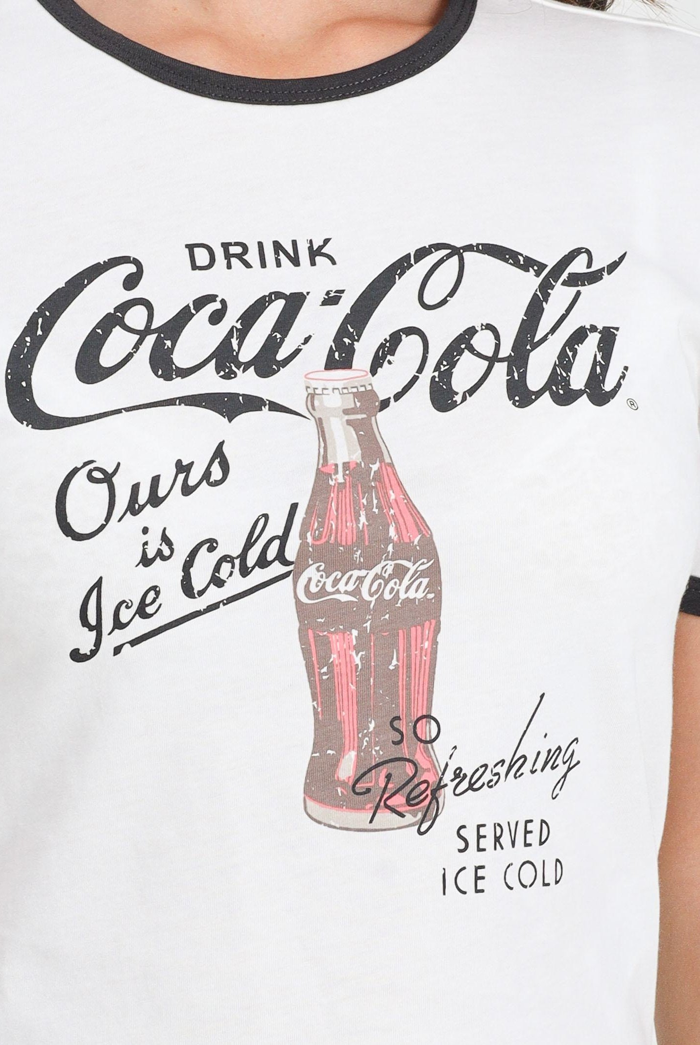 ONLY T-shirt a manica corta bianca da donna con stampa Coca-Cola 15355835 REFRESHING ONLY