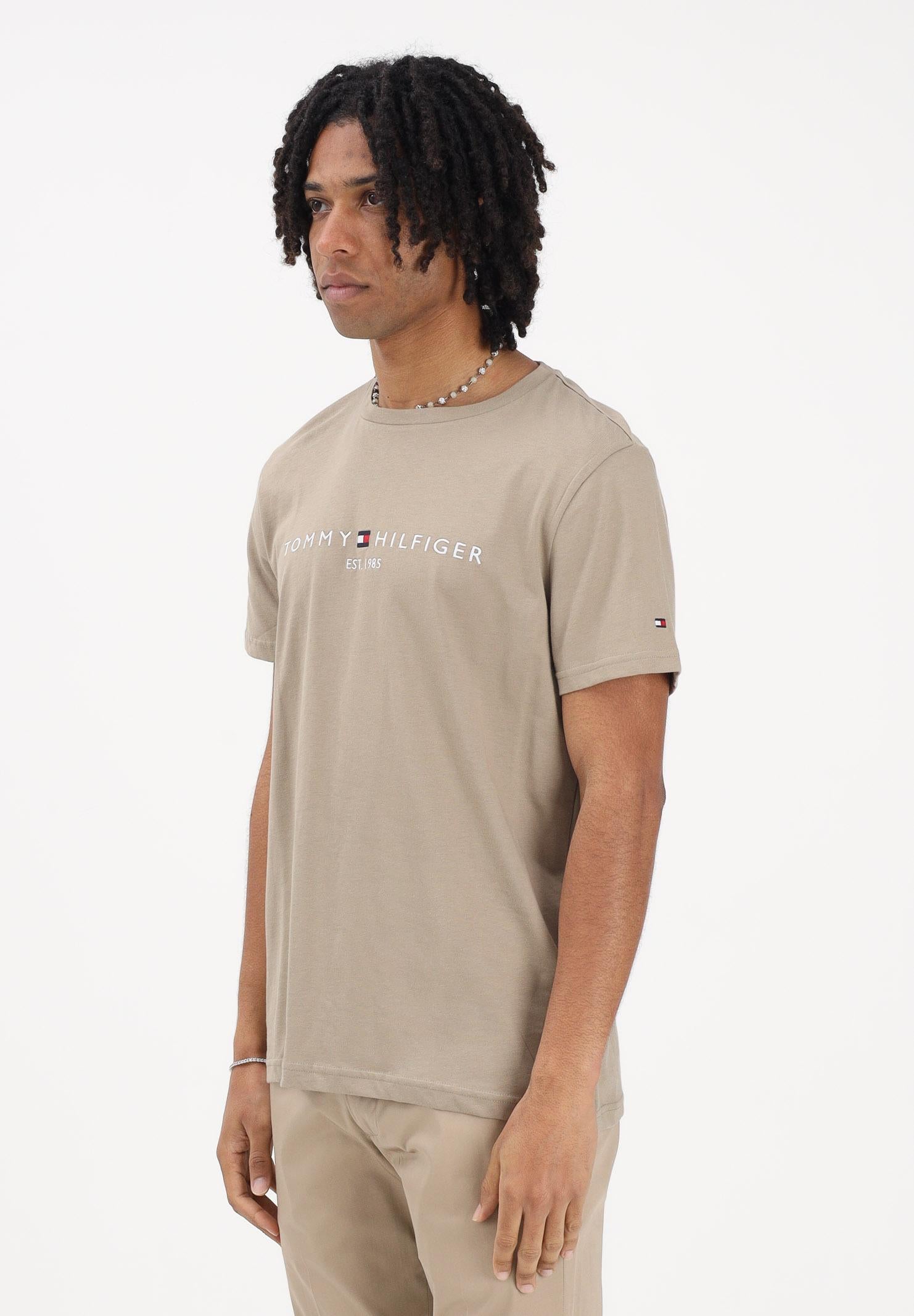 TOMMY HILFIGER T-shirt a manica corta beige da uomo con logo MW0MW11797 M03 TOMMY HILFIGER