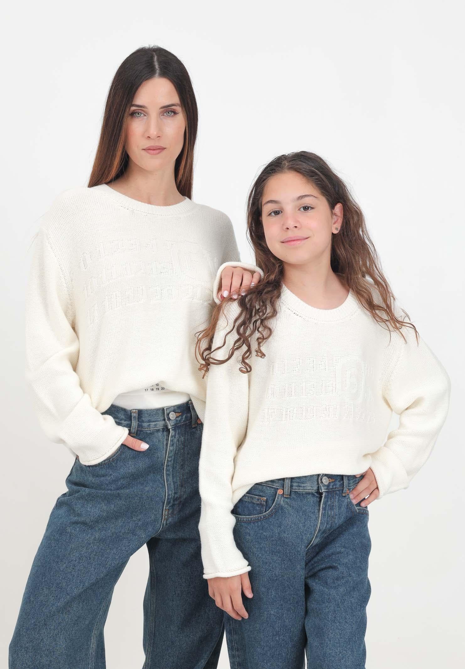 Maglione girocollo panna per donna e bambina con logo in maglia intarsiata M60705MM03G M6101 MAISON MARGIELA