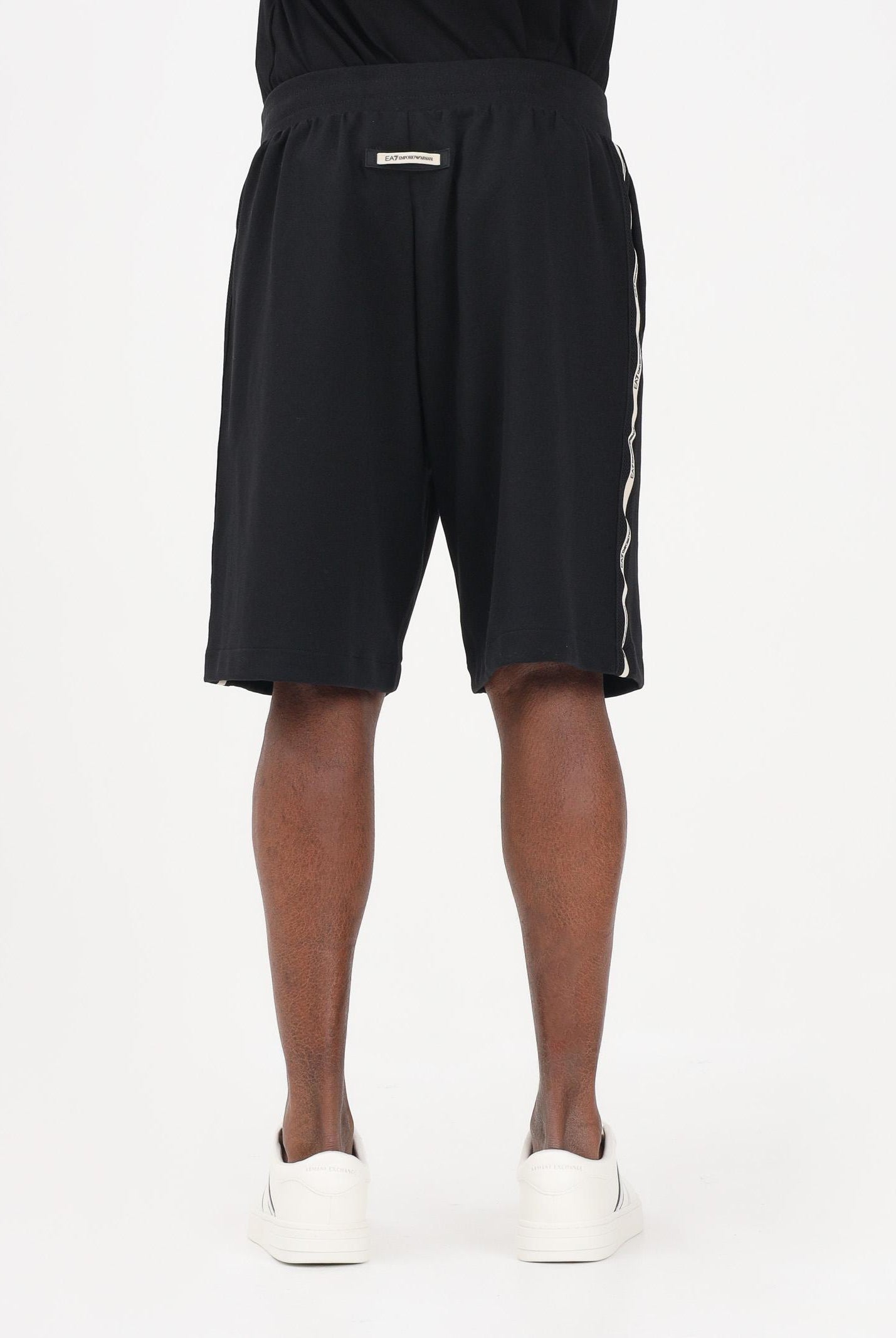 EA7 Shorts sportivo nero da uomo con bande logate laterali 7M001481AF12660 UC001 EA7