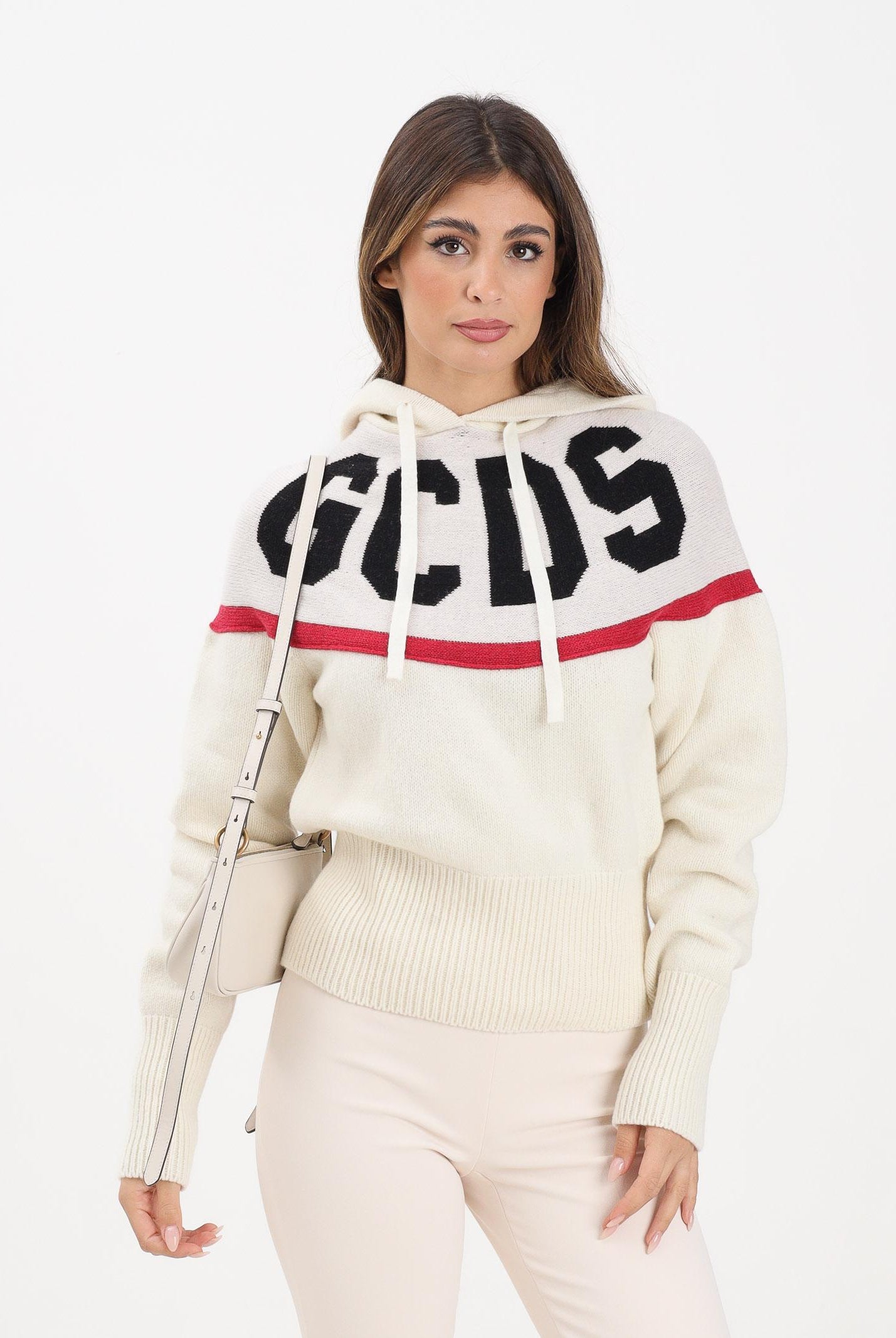 GCDS Maglia con cappuccio panna da donna caratterizzata da maxi logo GCDS B2CW1918KI9 15 GCDS