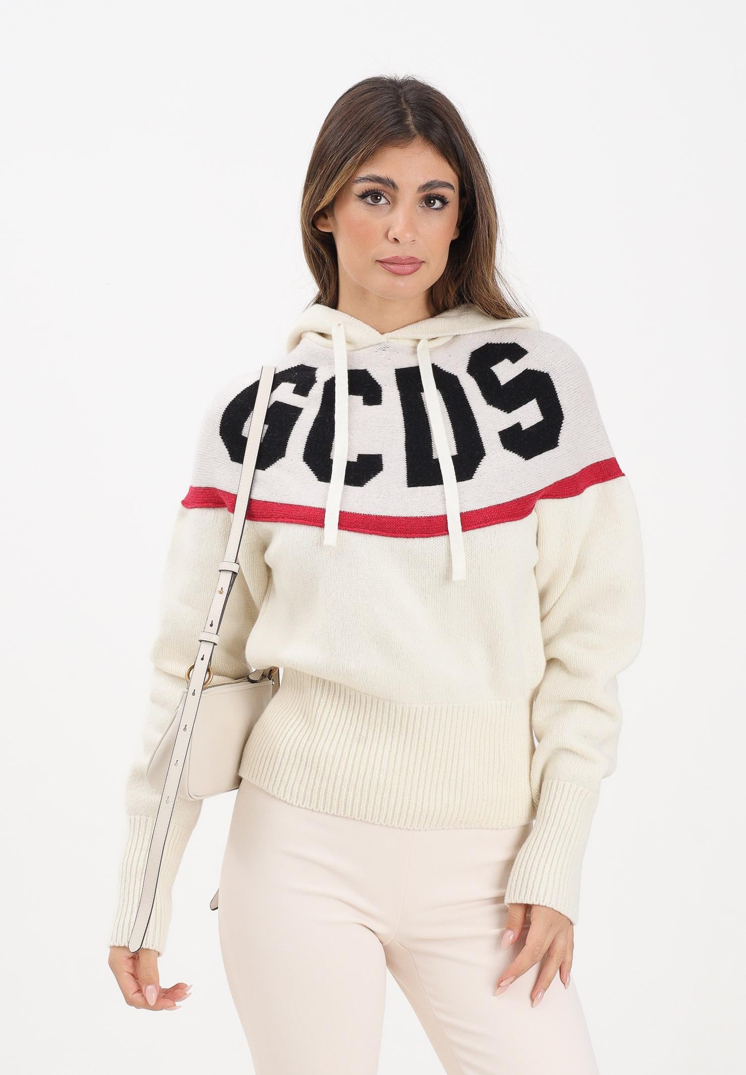 GCDS Maglia con cappuccio panna da donna caratterizzata da maxi logo GCDS B2CW1918KI9 15 GCDS