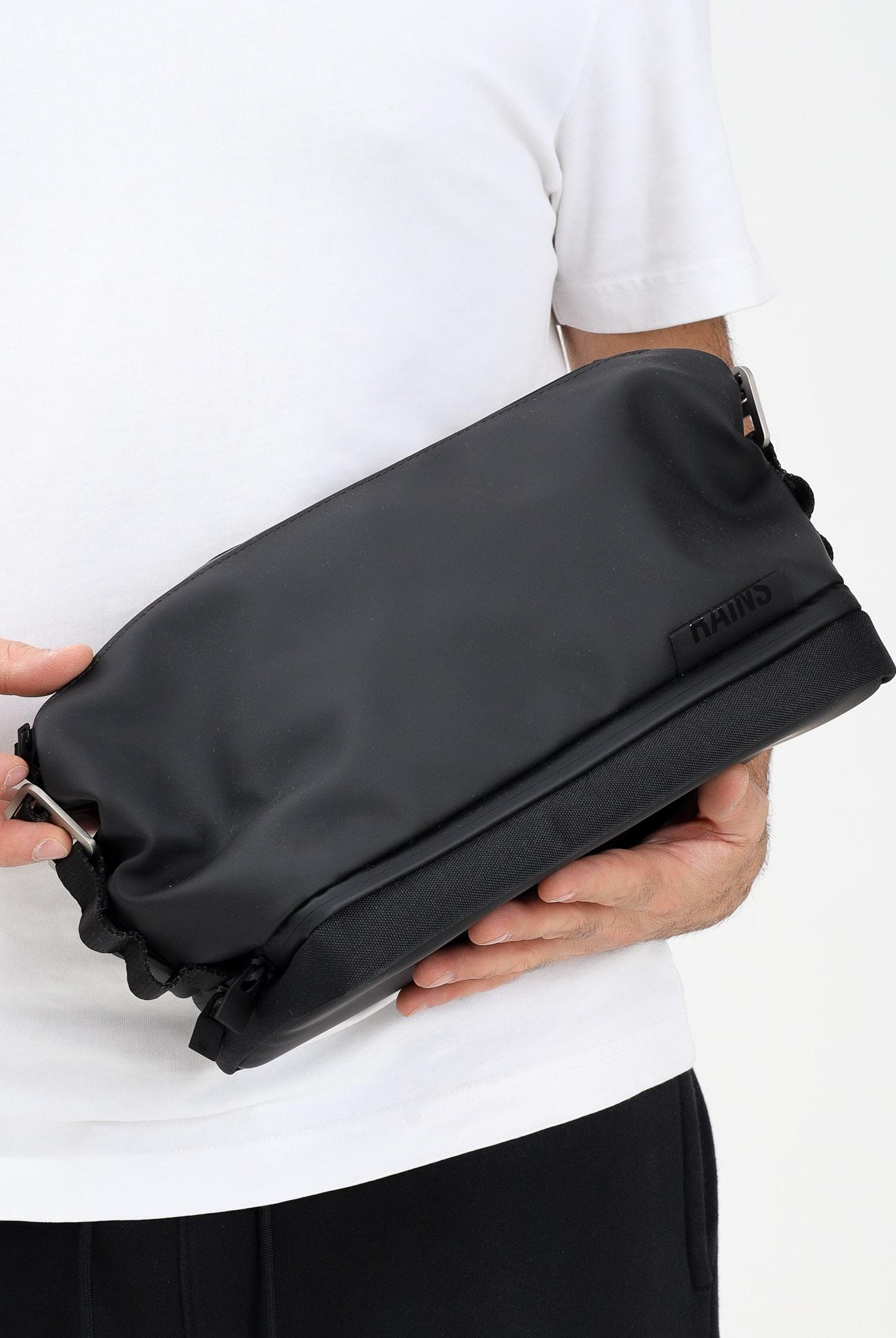 RAINS Pochette Otaru nera per uomo e donna RA12290 BL RAINS