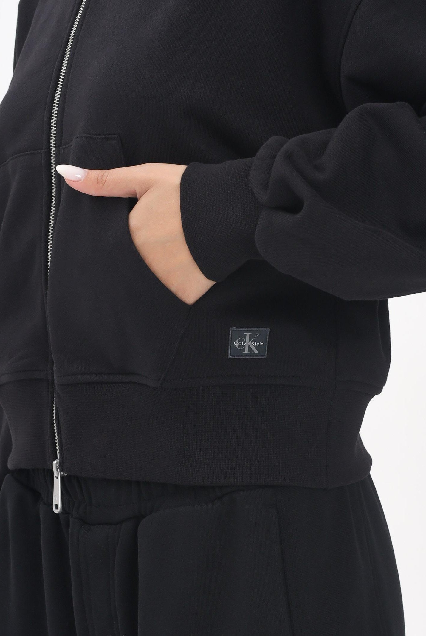 CALVIN KLEIN JEANS Felpa con zip nera da donna rifinita da logo LV047C216GUB1 CALVIN KLEIN JEANS