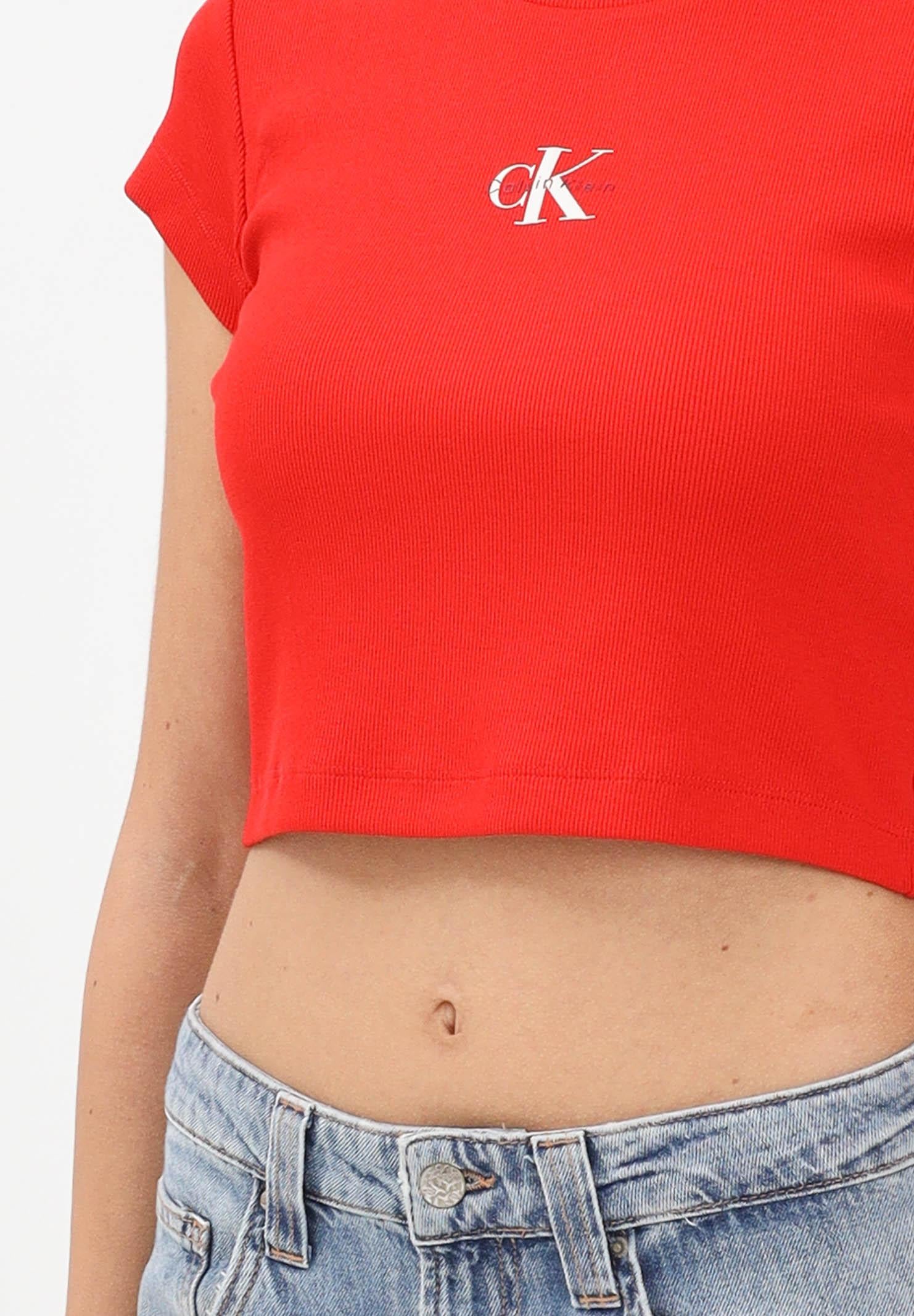 CALVIN KLEIN JEANS T-shirt a manica corta rossa da donna LV047AB802VMT . CALVIN KLEIN JEANS