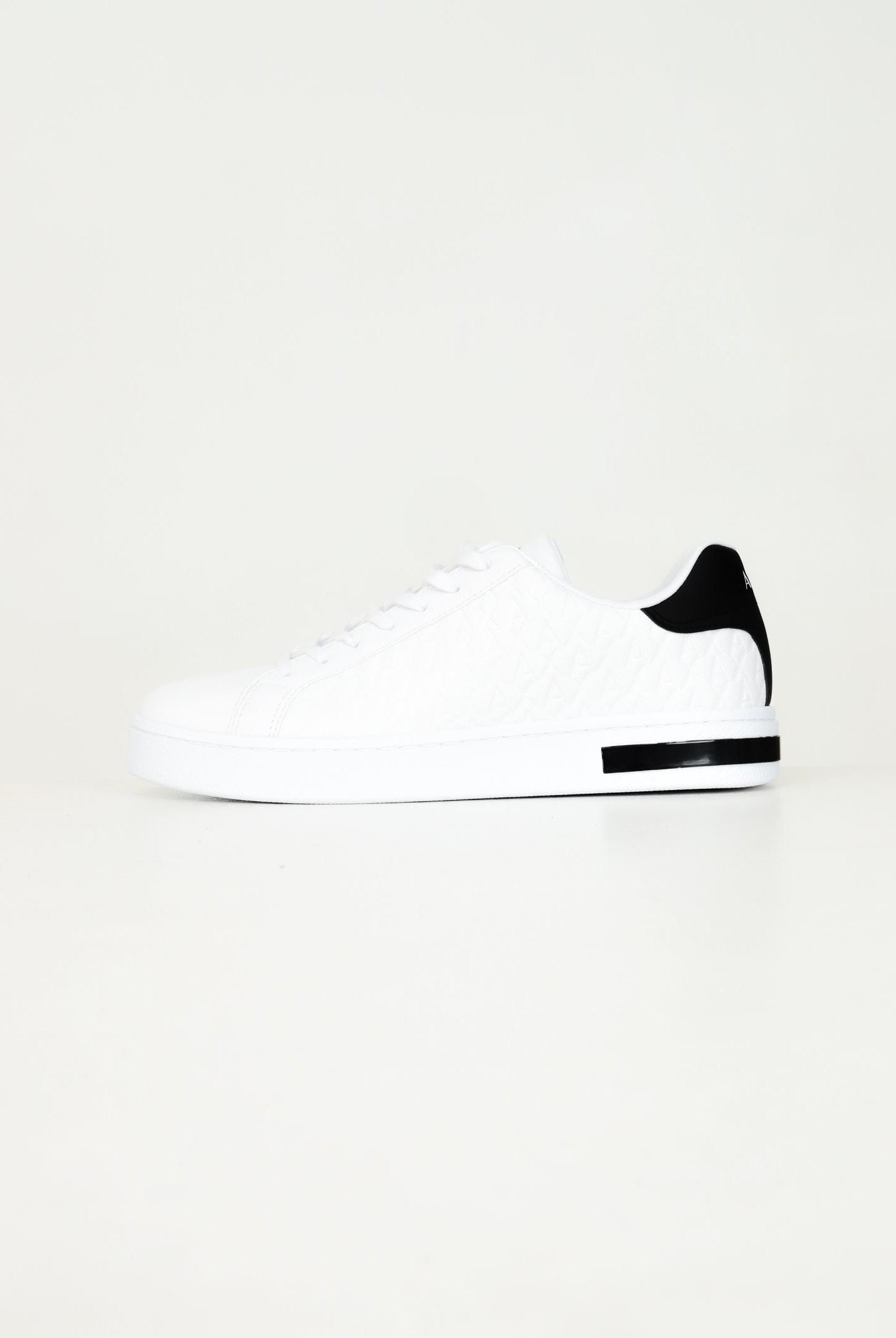 Sneakers bianche da uomo con logo all-over XM000140AF11916 M0028 ARMANI EXCHANGE