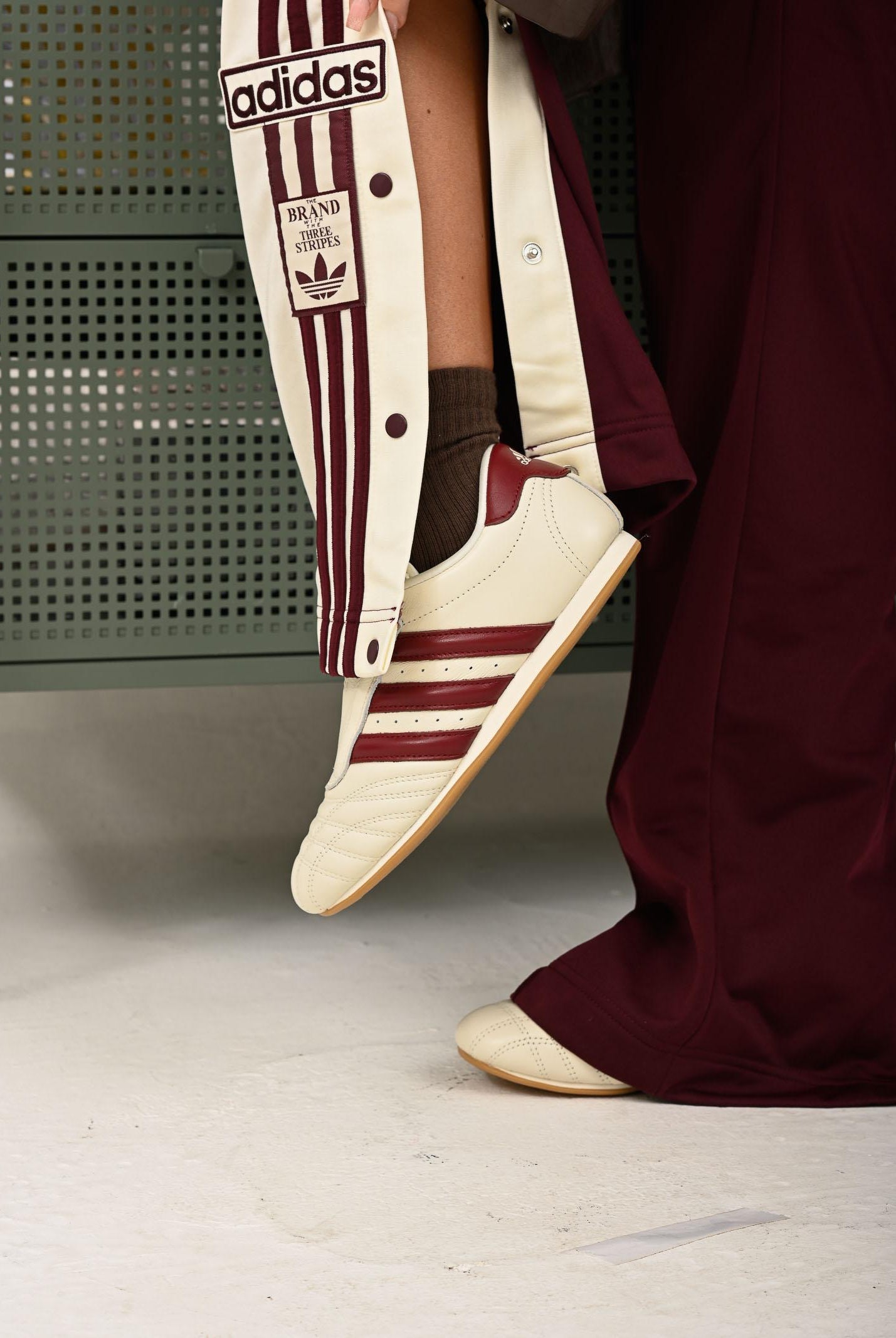 ADIDAS ORIGINALS Sneakers Taekwondo panna e bordeaux per uomo e donna JS4527 ADIDAS ORIGINALS