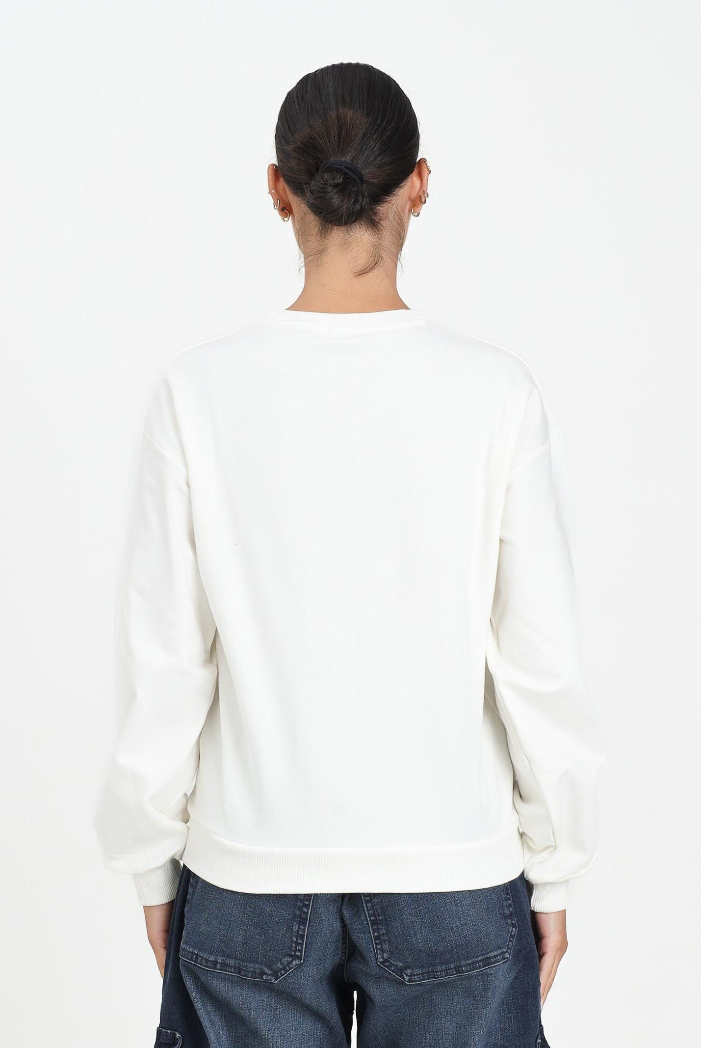 GCDS Felpa girocollo bianca per donna e ragazze con stampa in strass B2JW1532BA5 15 GCDS