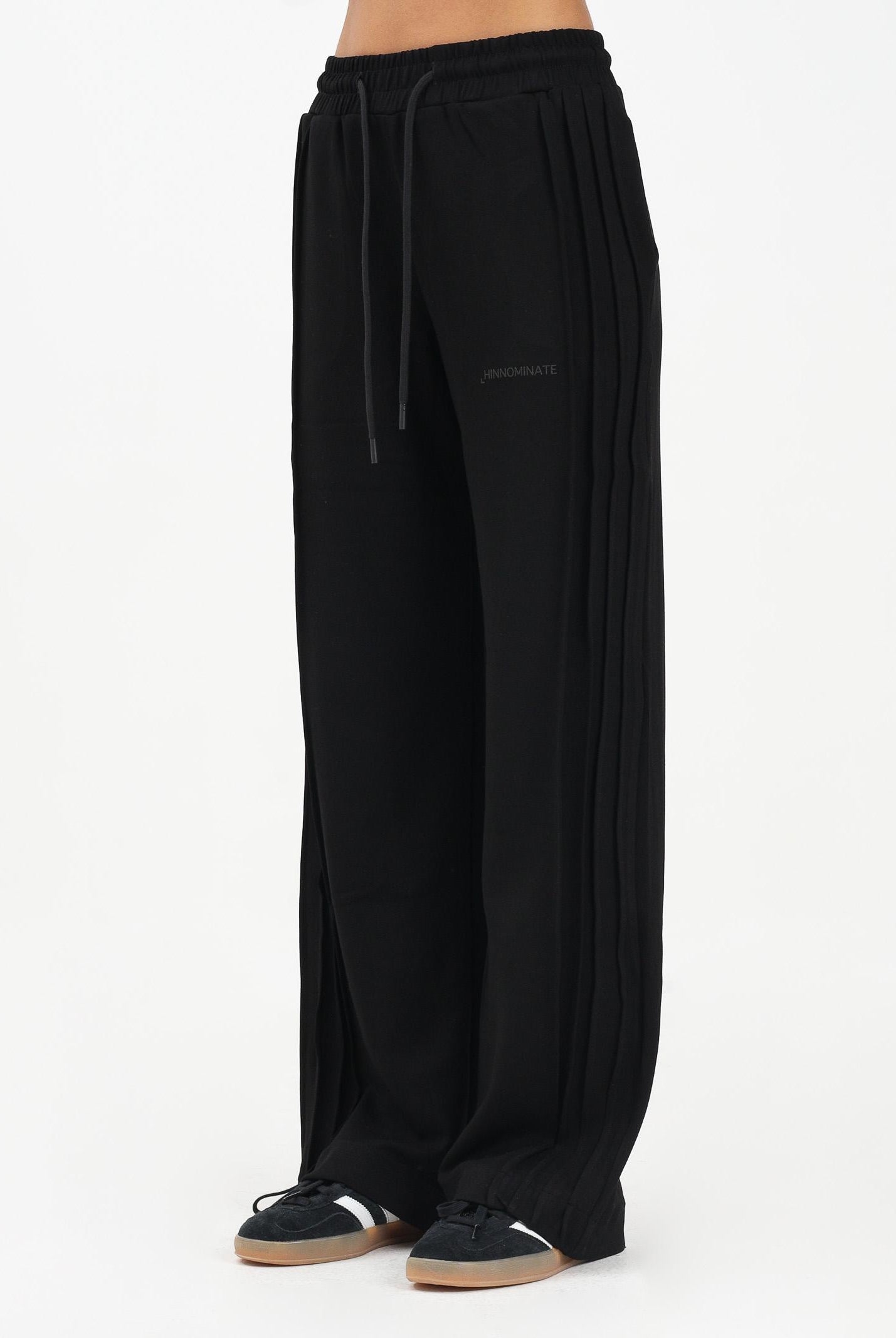 HINNOMINATE Pantalone sportivo nero da donna con nervature laterali HMABW01995 NE01 HINNOMINATE