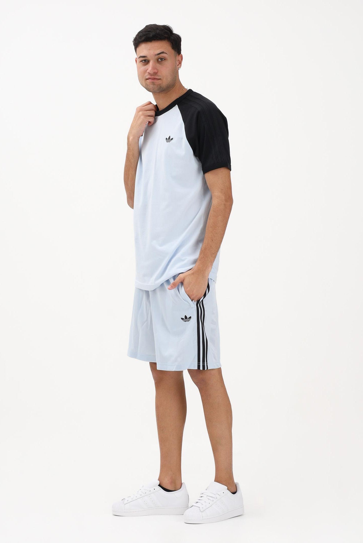 ADIDAS ORIGINALS Shorts sportivo 3-STRIPES LOOSE ENGINEERED celeste e nero da uomo KE2468 . ADIDAS ORIGINALS