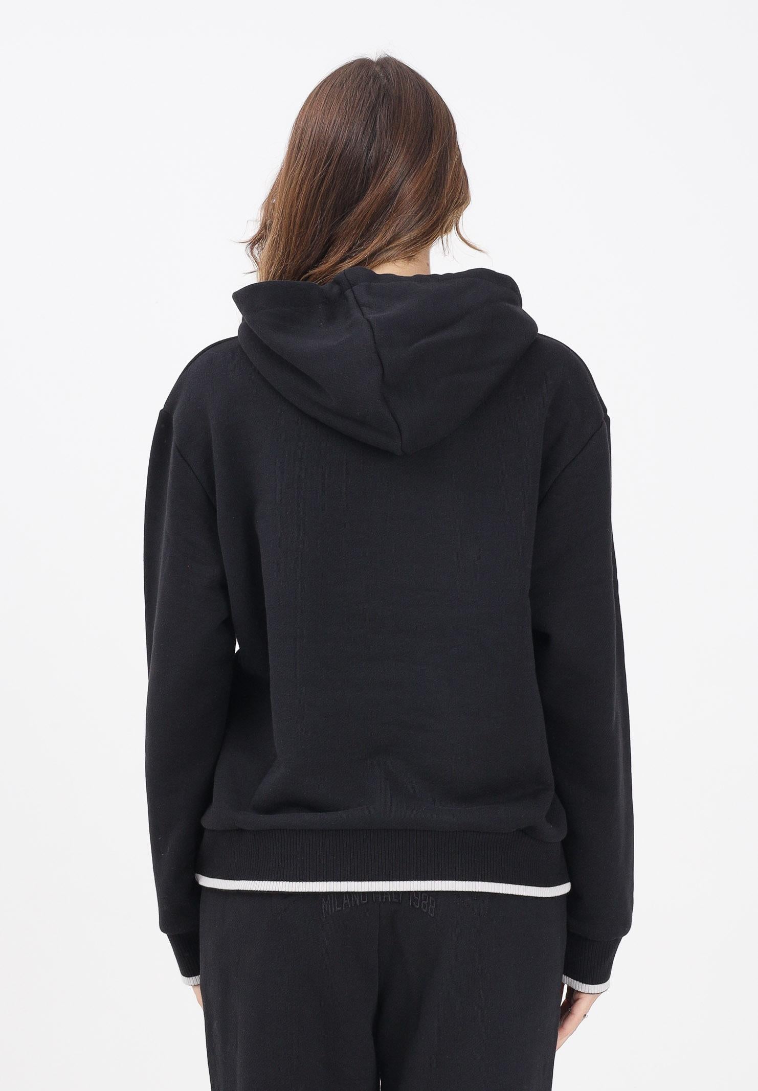 GCDS Felpa con cappuccio nera per uomo e donna rifinita da logo impresso B2EW1905JD1 99 GCDS