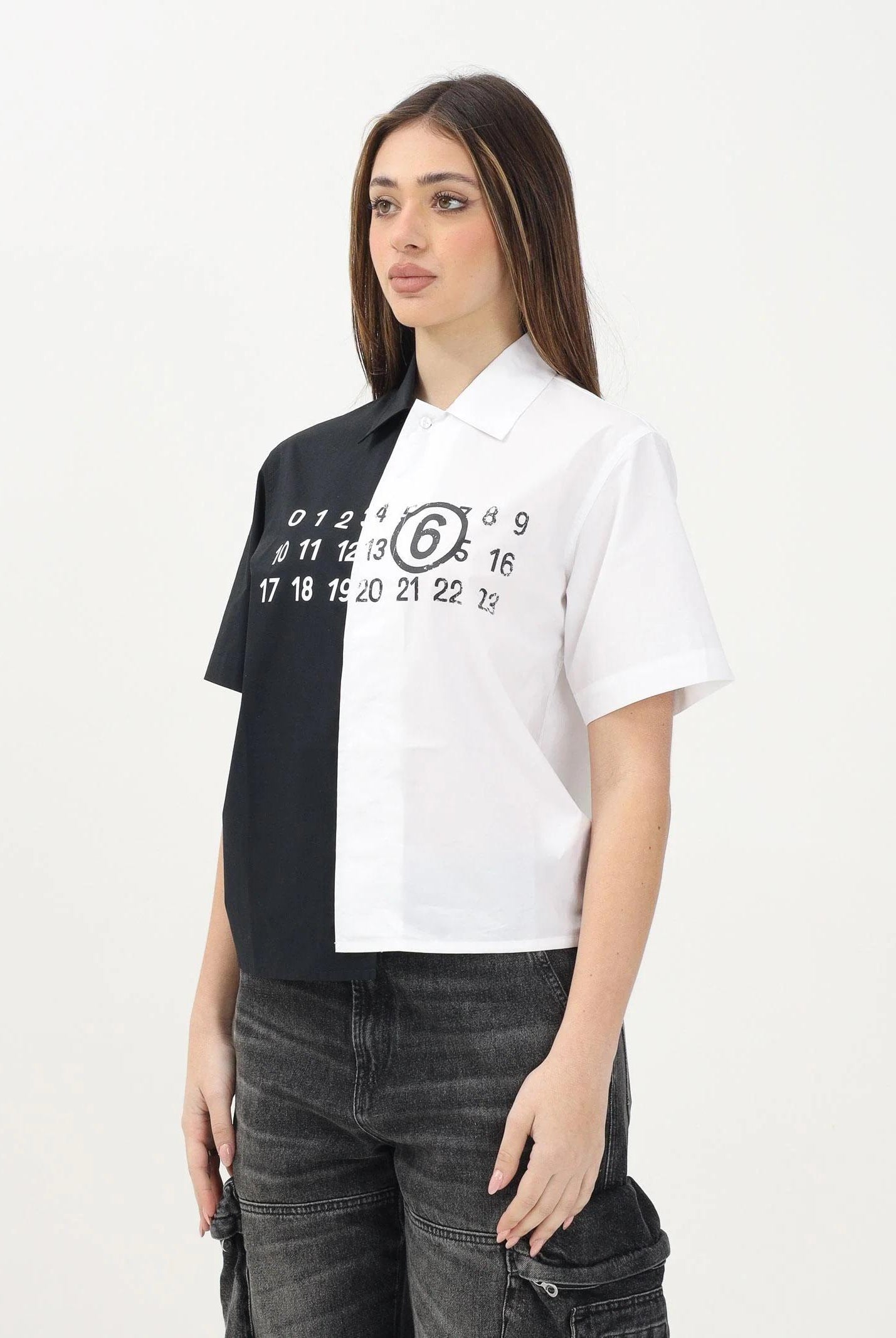 MAISON MARGIELA Camicia a maniche corte bianca e nera per donna, ragazzi e bambini con stampa Numbers M60761MM014 M6C10 MAISON MARGIELA