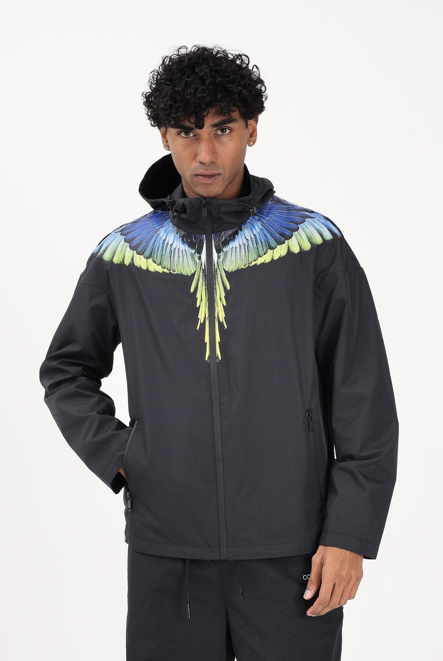MARCELO BURLON COUNTY OF MILAN Giacca a vento nera da uomo con stampa S6CMMAJK108 110 MARCELO BURLON COUNTY OF MILAN