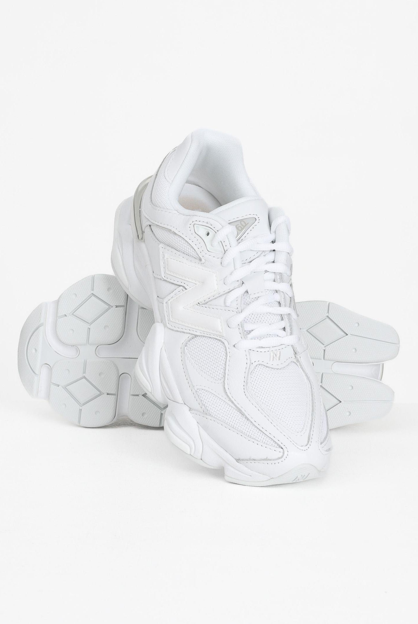 NEW BALANCE Sneakers 9060 bianche per uomo e donna U9060NRJ . NEW BALANCE