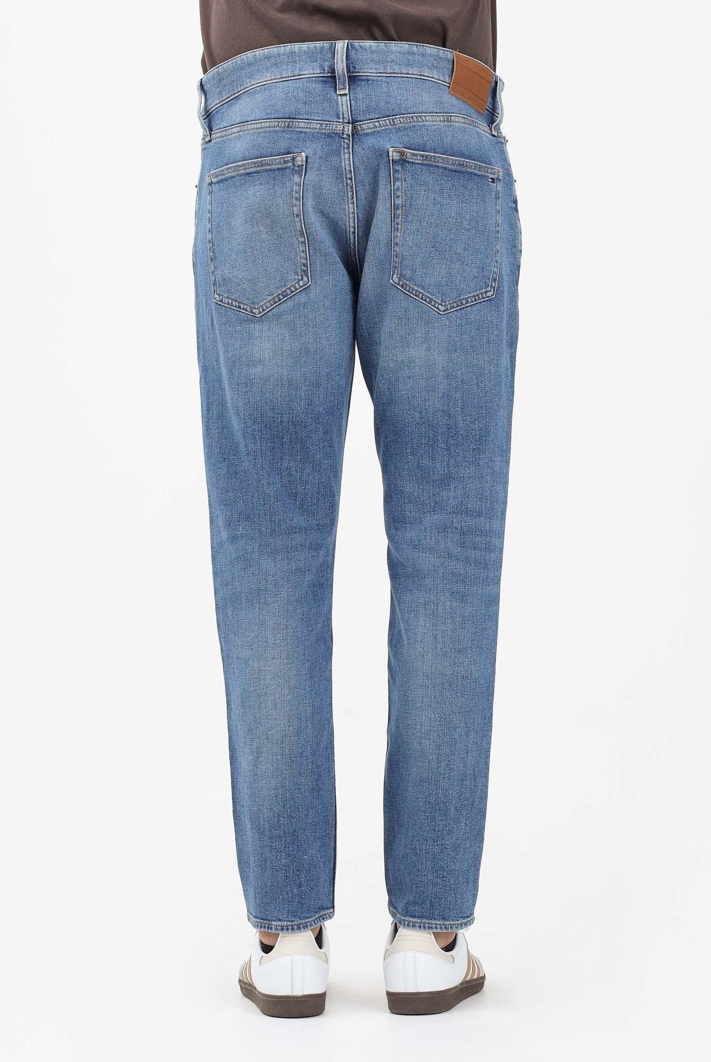 TOMMY JEANS Jeans Austin in denim sbiadito da uomo DM0DM20987 1A5 TOMMY JEANS