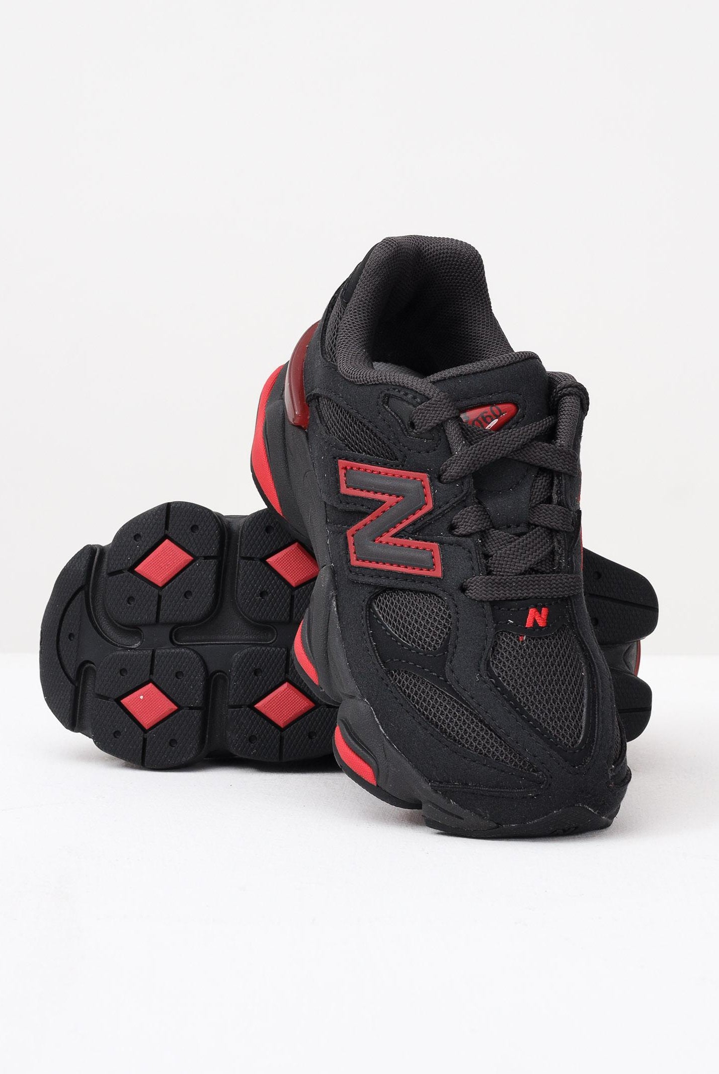 NEW BALANCE Sneakers 9060 Lace nere e rosse per bambino e bambina PC9060JR  NEW BALANCE