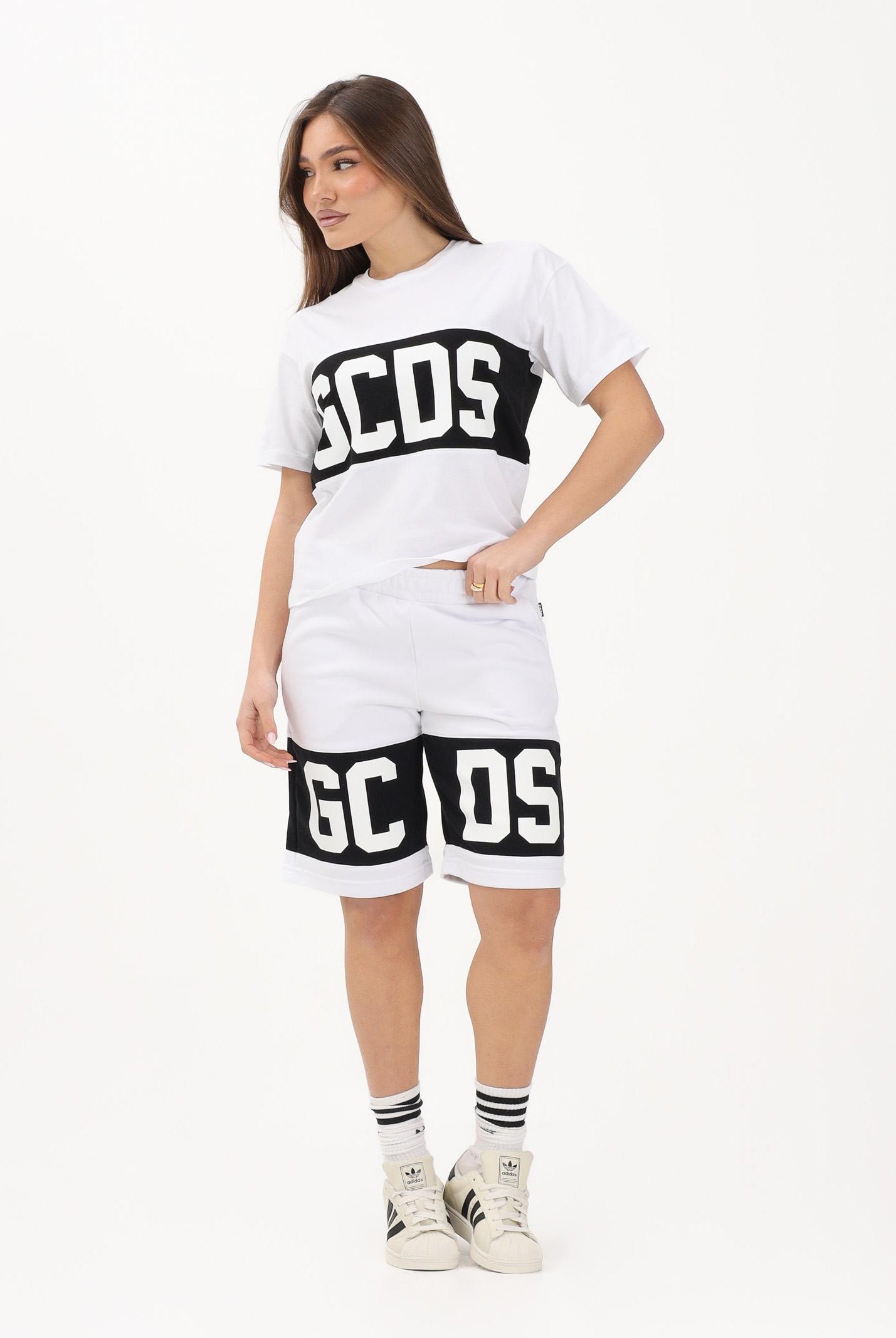 GCDS Shorts sportivo bianco per donna, ragazzi e bambini con stampa logo Z0UJQL589F004 100B GCDS