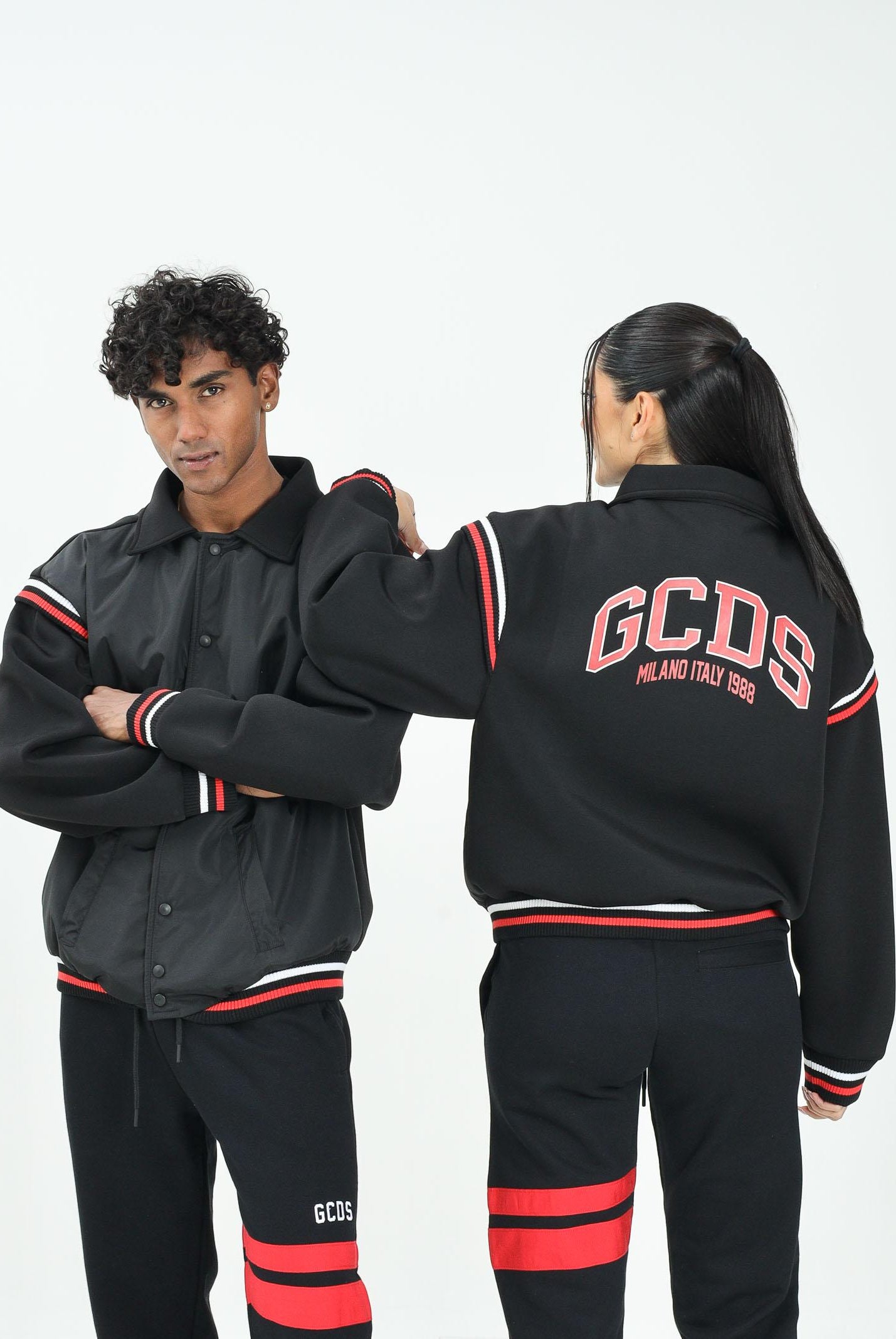 GCDS Bomber nero per uomo e donna con logo sul retro B2EM0901MA0 99 GCDS