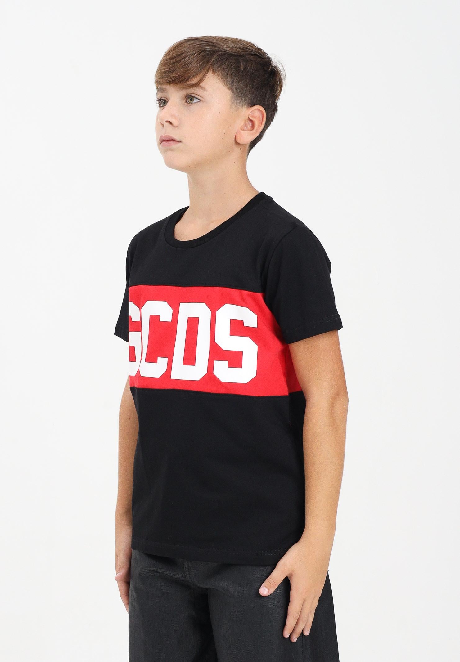 GCDS T-shirt a manica corta nera per donna, ragazzi e bambini con fascia rossa logata B2JU2329JF1 99 GCDS