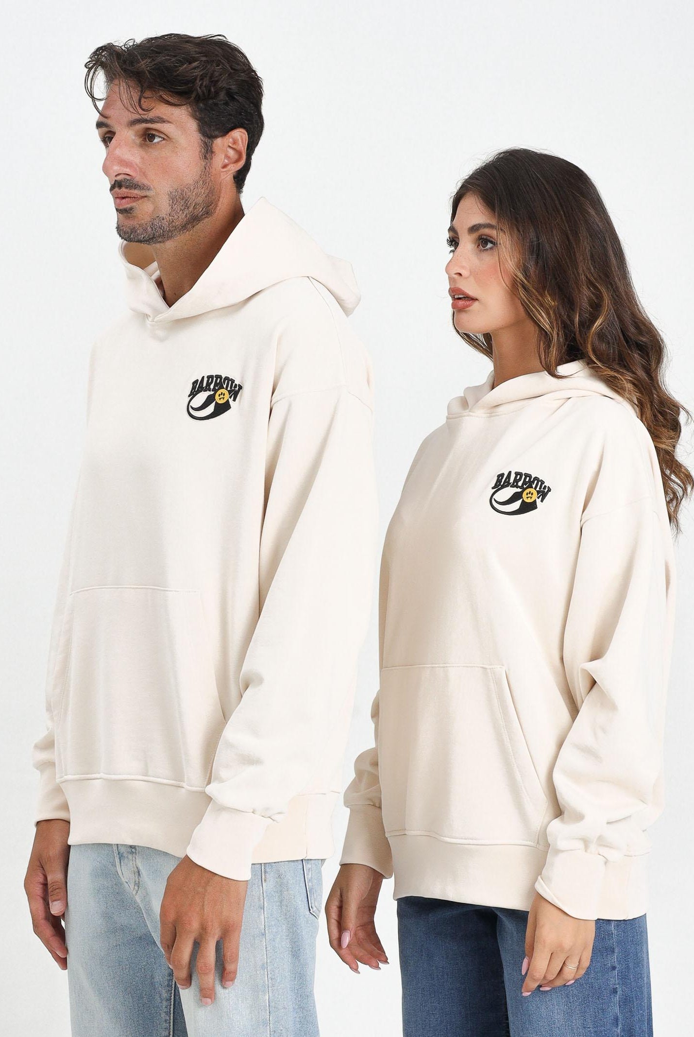 BARROW Felpa con cappuccio color crema per uomo e donna caratterizzata da stampa sul retro F5BWUAHS051 013 BARROW