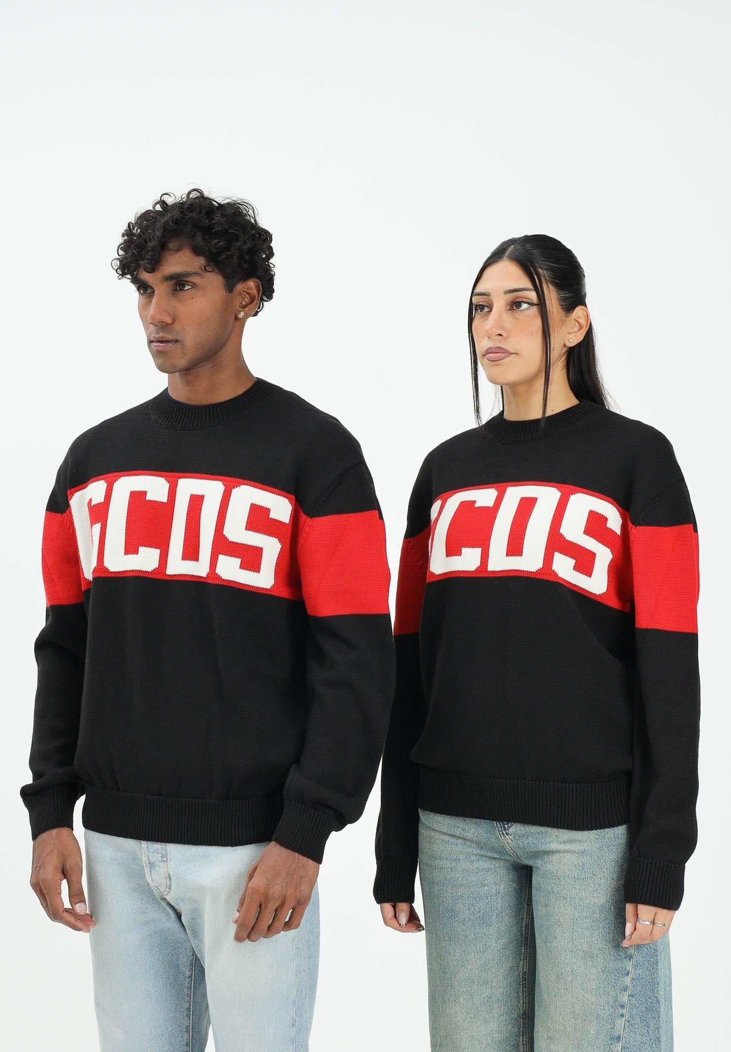 GCDS Maglioncino girocollo nero per uomo e donna impreziosito da banda a contrasto e logo B2CM1505KI4 99 GCDS