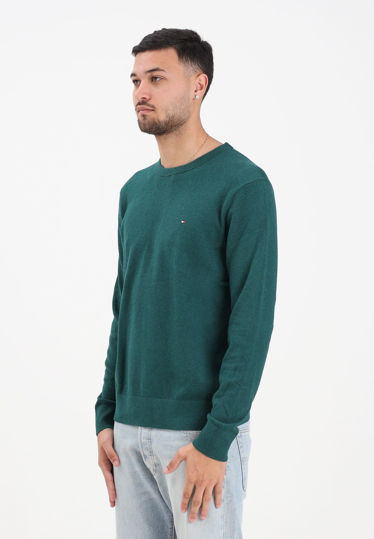 TOMMY HILFIGHER Maglioncino girocollo verde da uomo con ricamo bandierina Tommy Hilfigher MW0MW28046MQ8 TOMMY HILFIGER