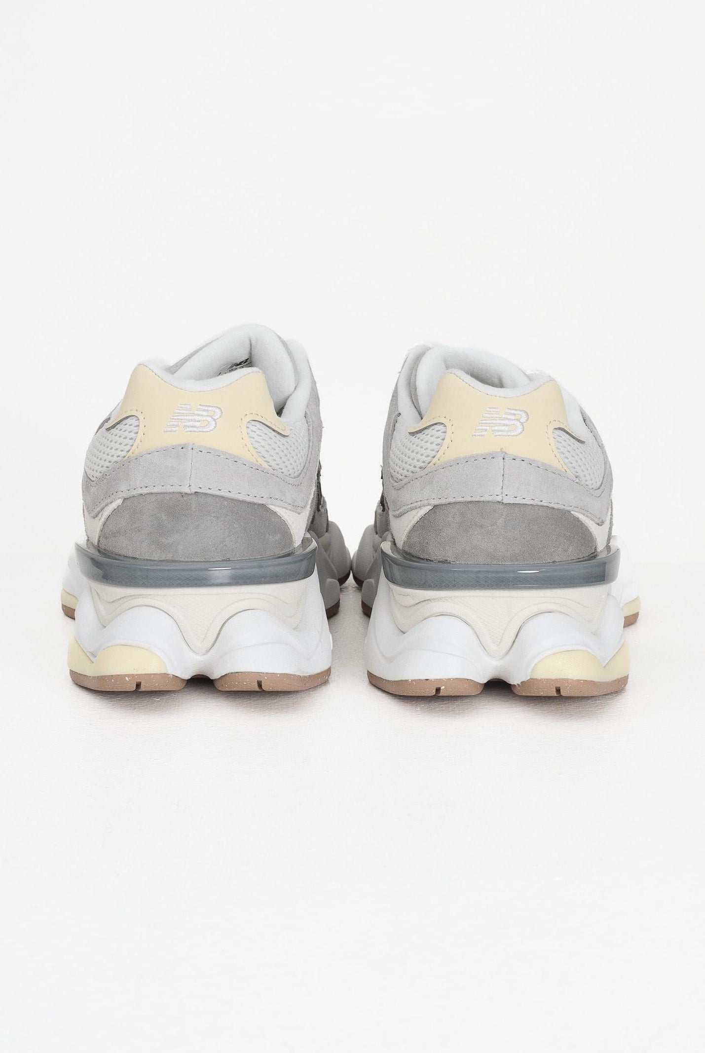 NEW BALANCE Sneakers 9060 grigie da uomo U9060AUB . NEW BALANCE