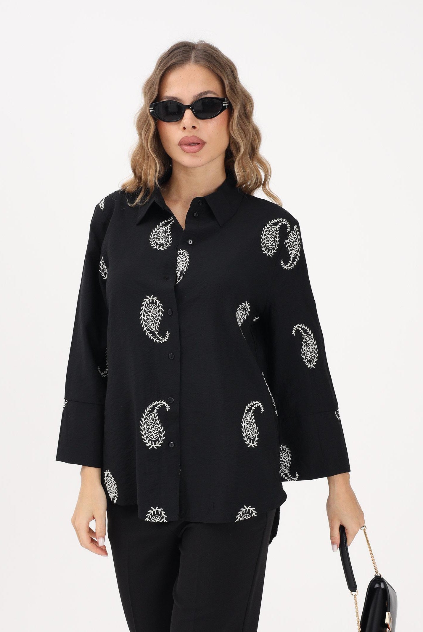 JDY Camicia nera da donna con fantasia paisley 15367956 BLEC JDY