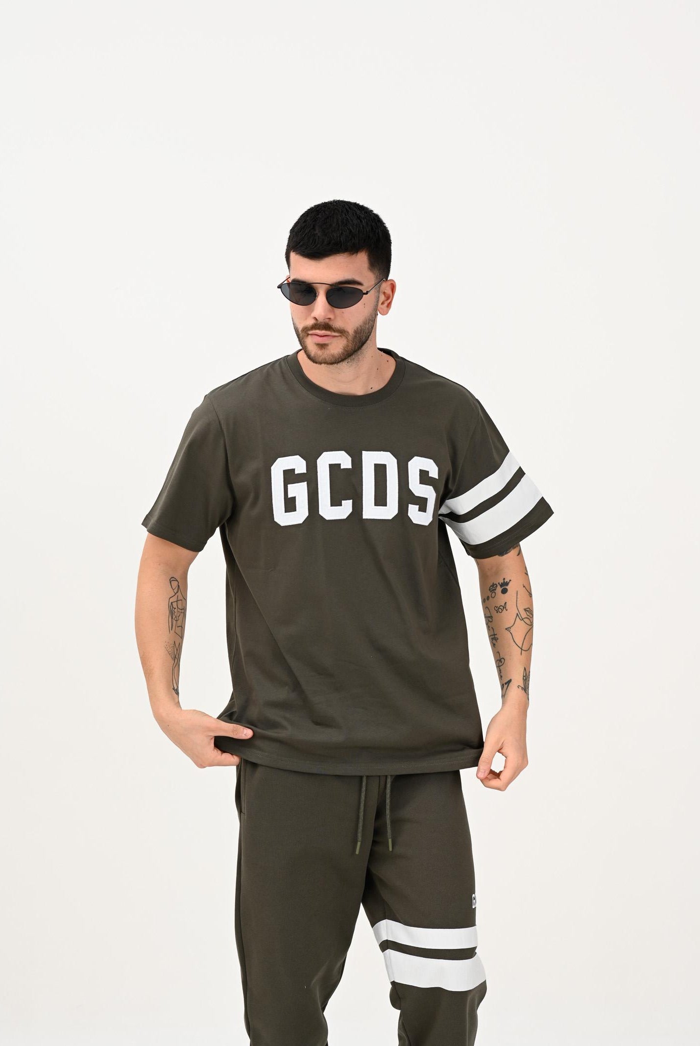 GCDS T-shirt a manica corta verde militare per uomo e donna con logo GCDS B1XM2315JI9 88 GCDS
