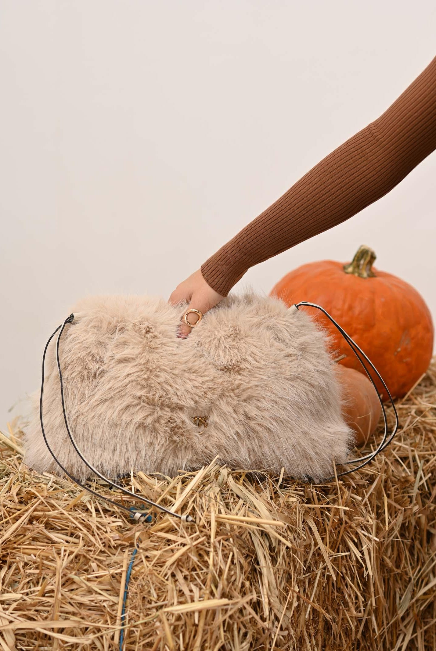 PINKO Maxi Clutch in eco pelliccia beige da donna 105909A2VZ C50Q PINKO