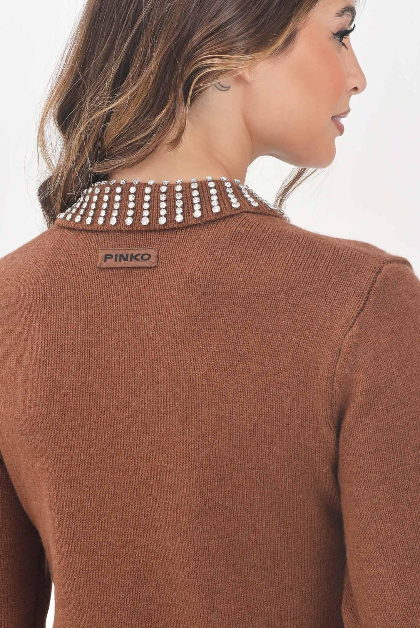 PINKO Maglioncino marrone da donna con colletto impreziosito da pietre gioiello 105530A2S4 L81 PINKO
