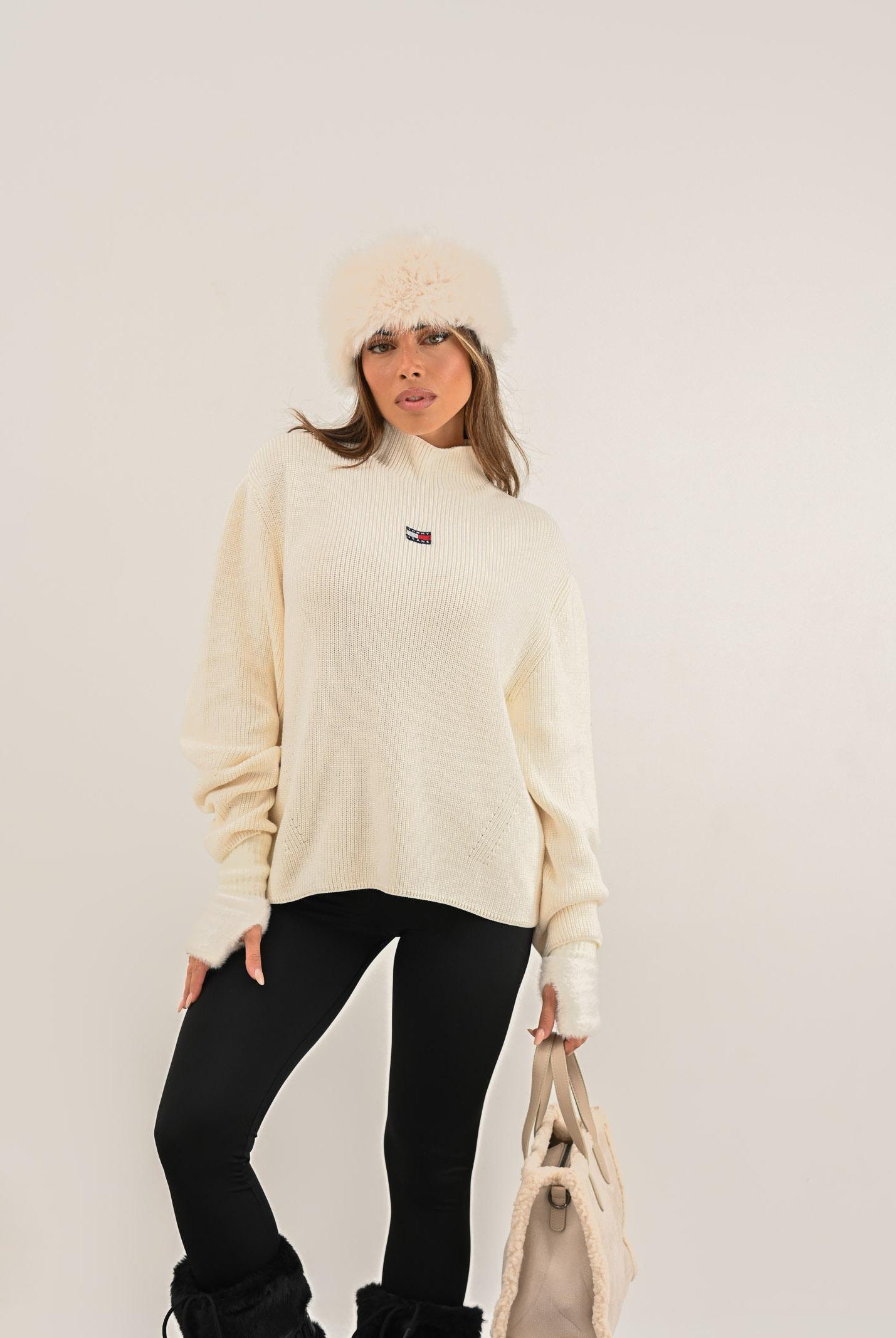 TOMMY JEANS Maglioncino a collo alto panna da donna con logo DW0DW21676YBH TOMMY JEANS