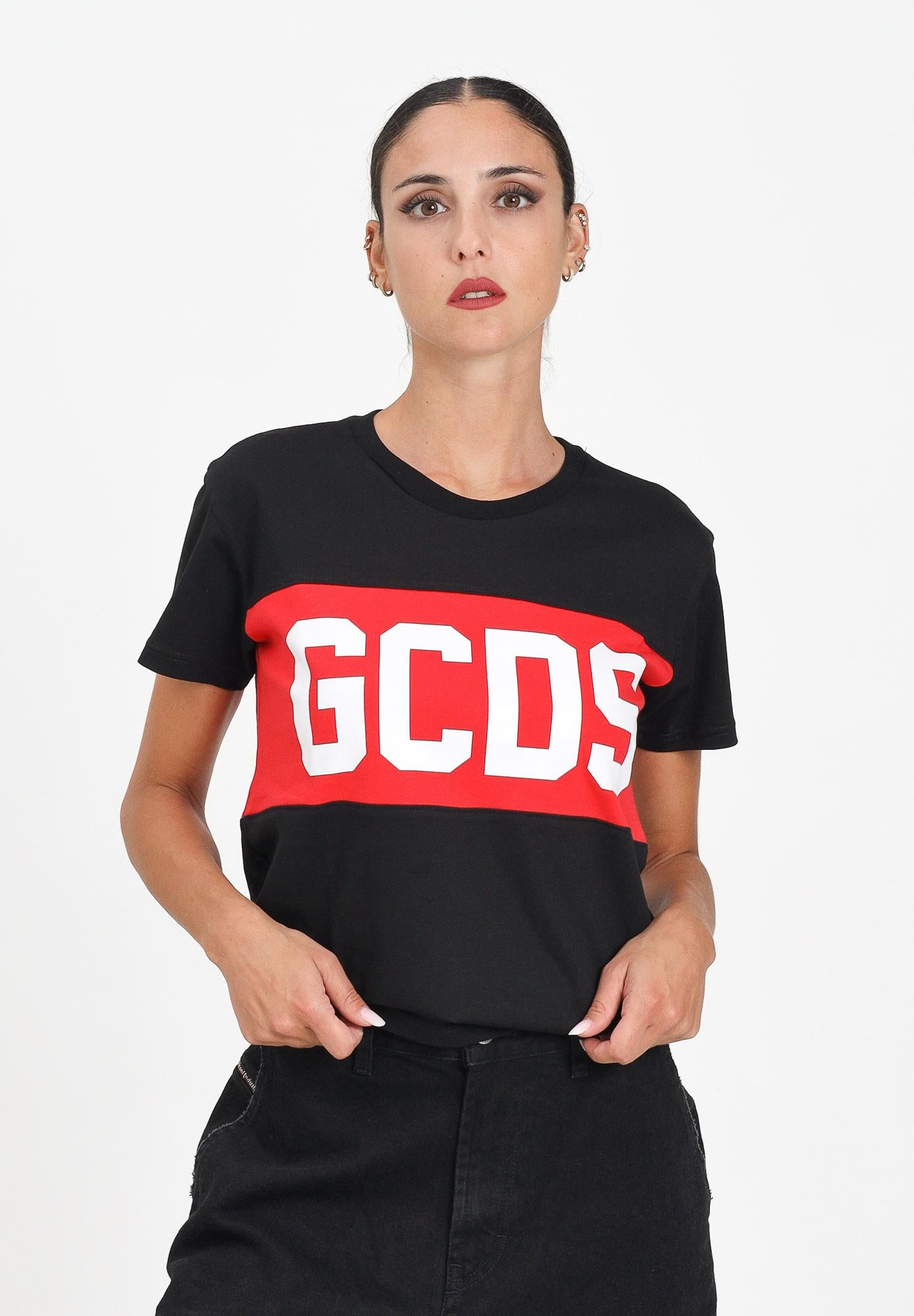 GCDS T-shirt a manica corta nera per donna, ragazzi e bambini con fascia rossa logata B2JU2329JF1 99 GCDS