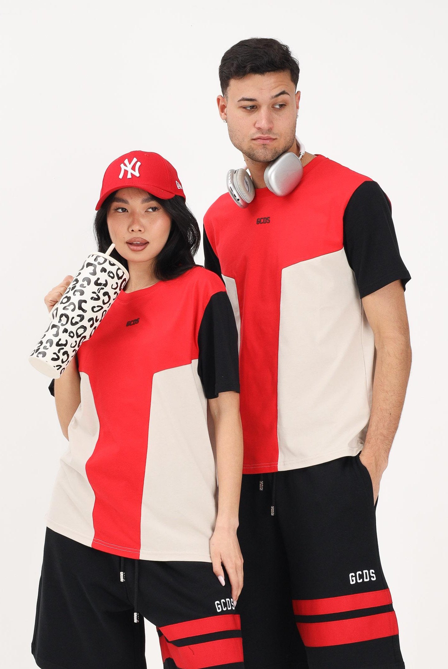 GCDS T-shirt a manica corta multicolore per uomo e donna con motivo color block C1MEQC038J101 436U GCDS