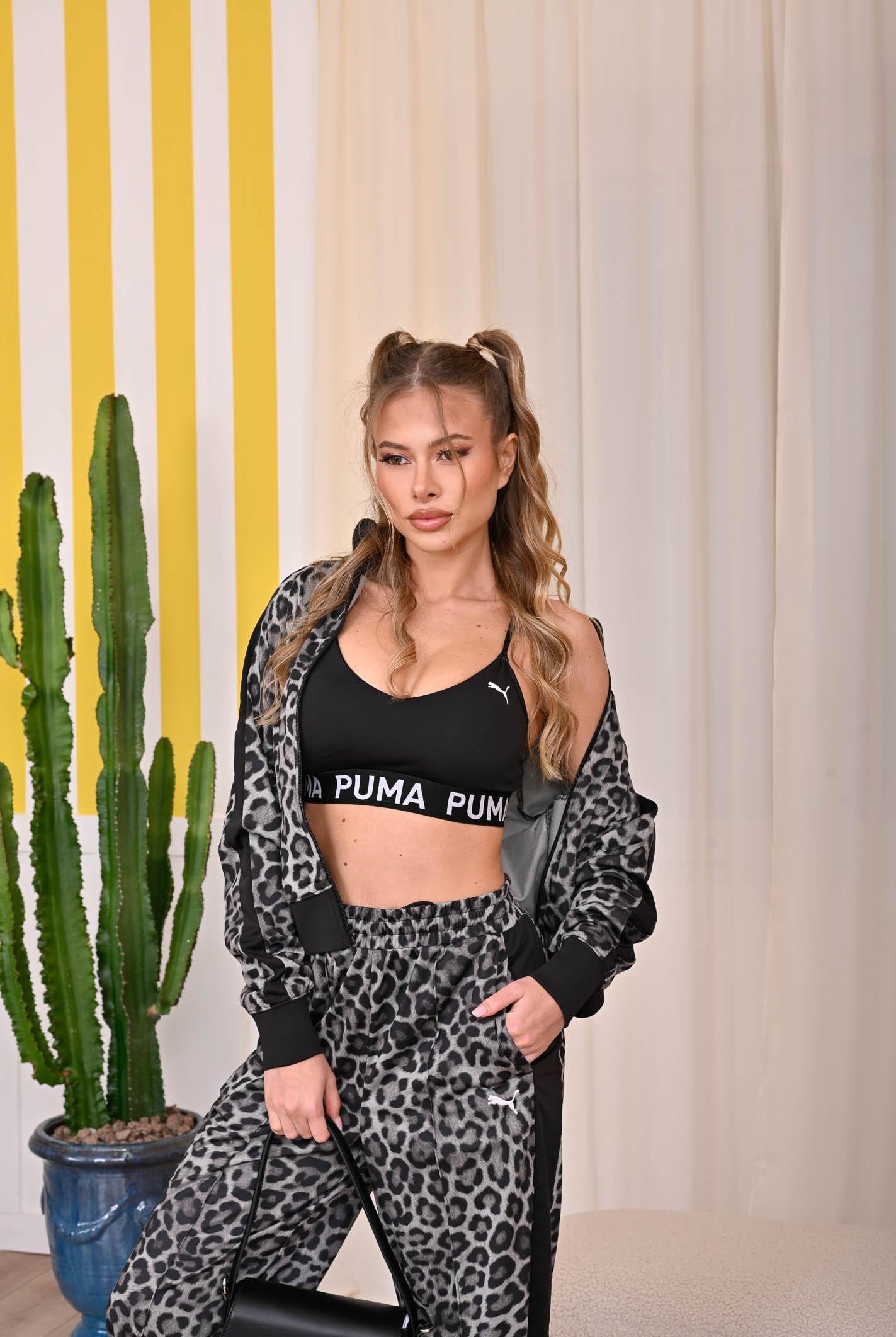 PUMA Pantalone sportivo T7 Leo Luxe Aop Straight Op nero da donna 632343 01 PUMA